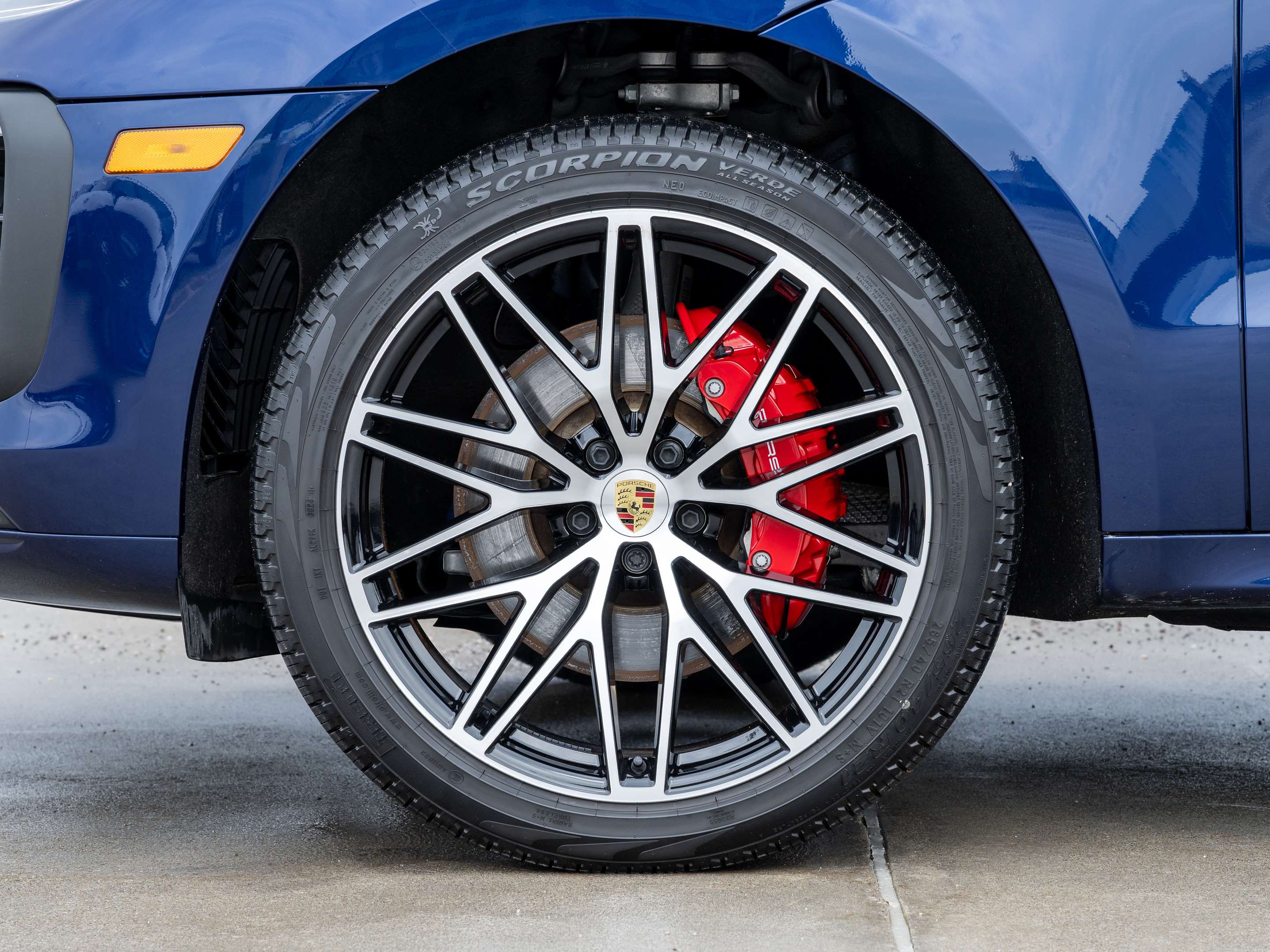 2025 Porsche Macan S | Winter Tire Package Included | 375 HP thumb 7