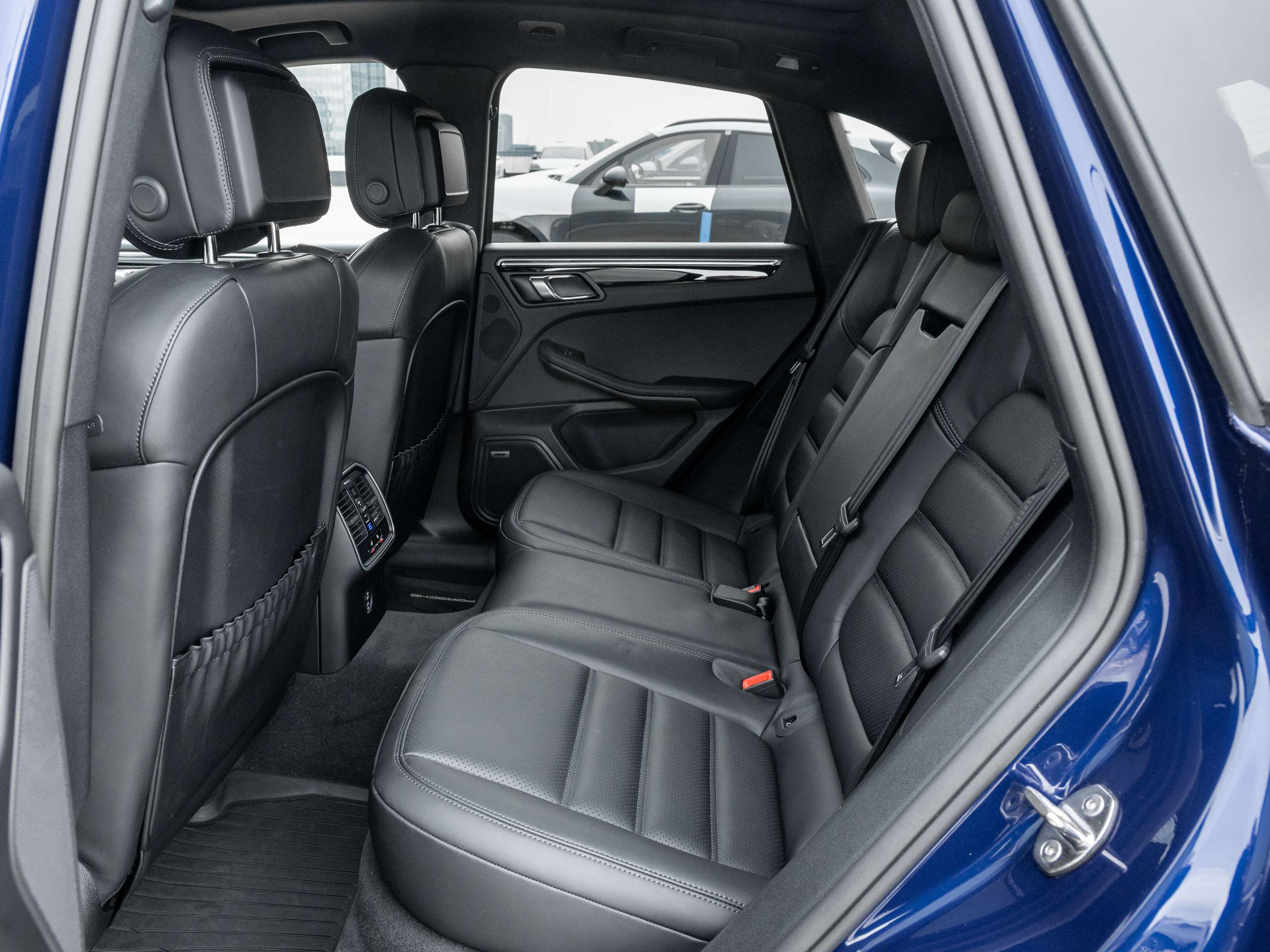 2025 Porsche Macan S | Winter Tire Package Included | 375 HP thumb 32
