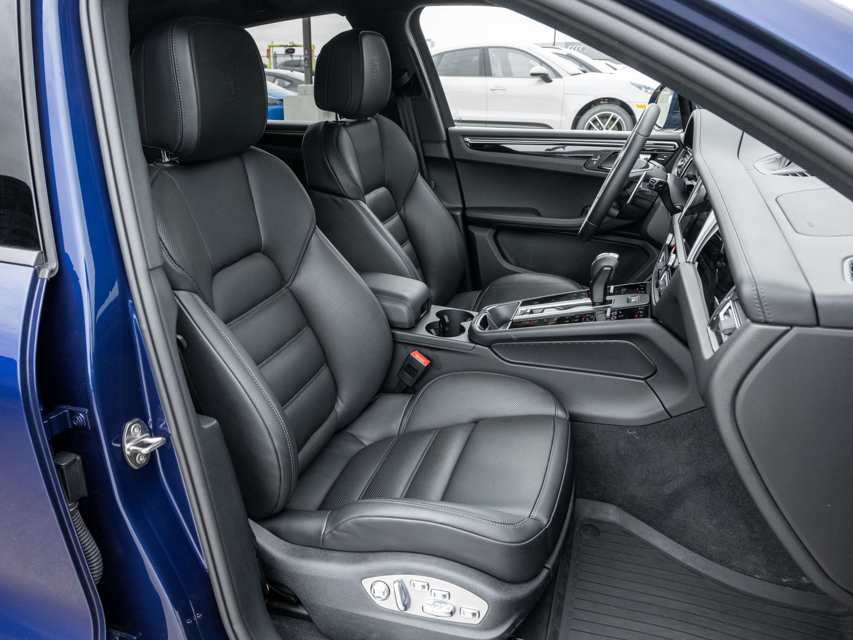 2025 Porsche Macan S | Winter Tire Package Included | 375 HP alt 5