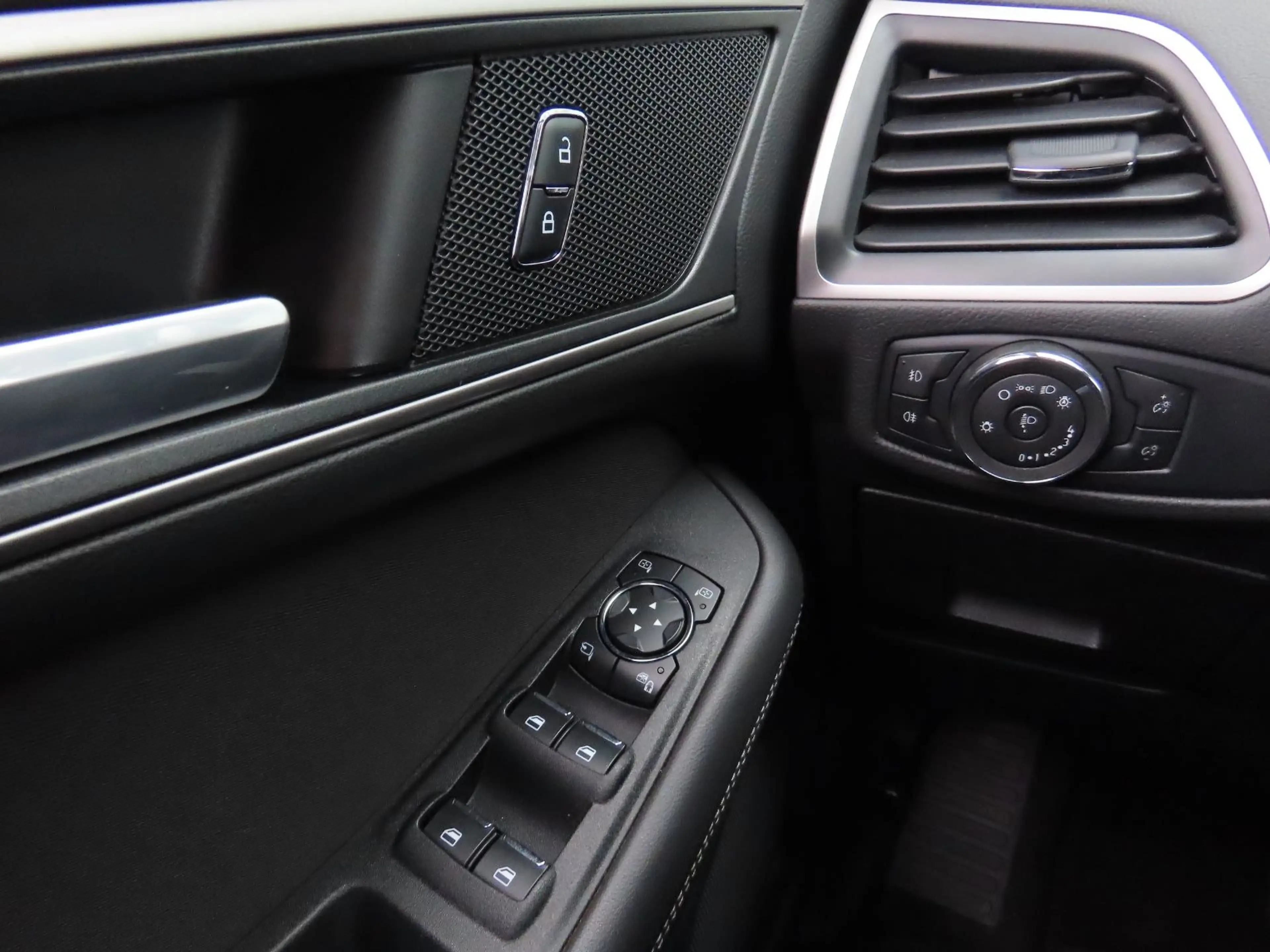 Ford Galaxy 2.0 TDCi Autom. Sitzh. 7 Sitze Klimaauto. — photo 15