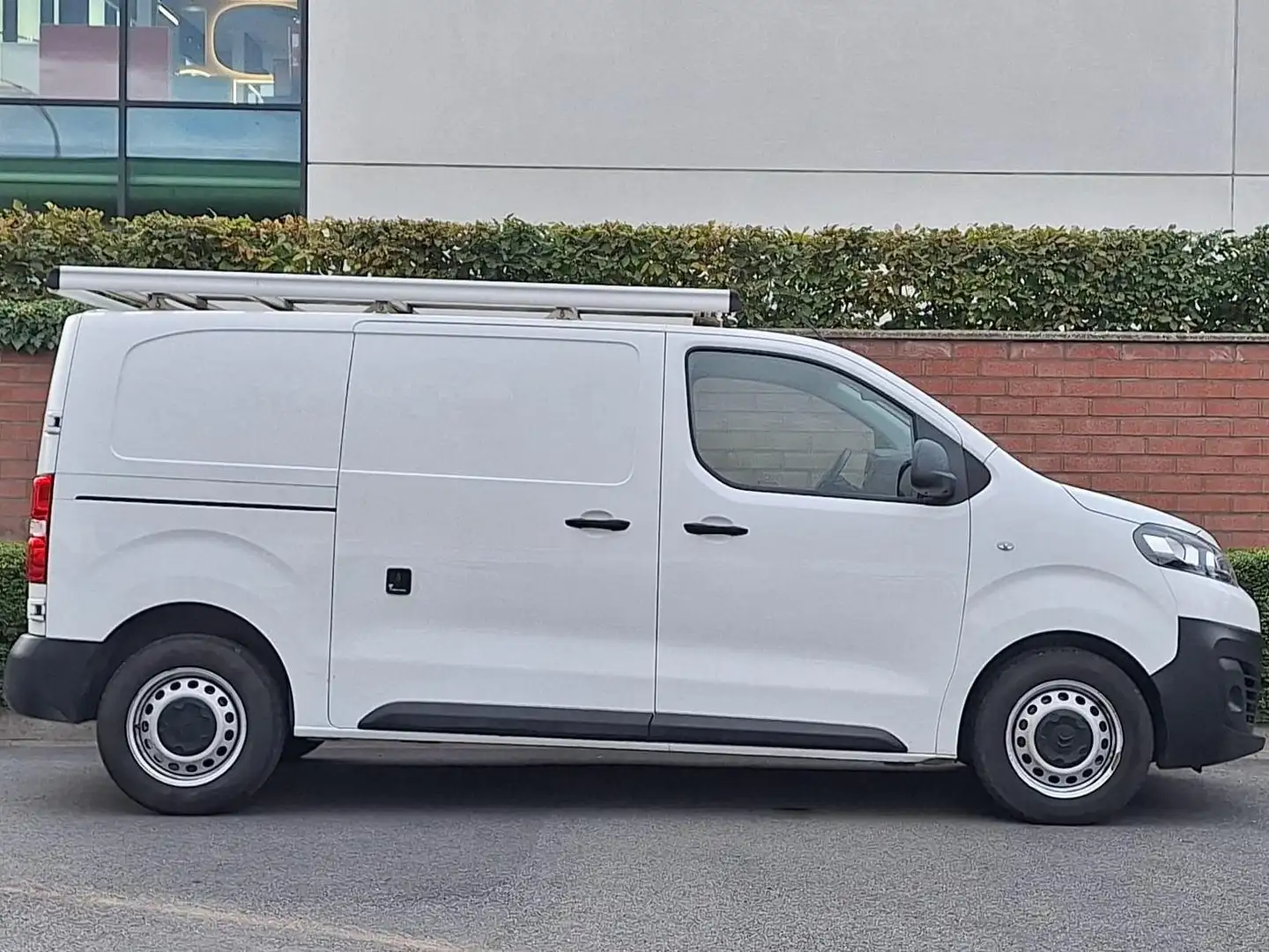 Citroen Jumpy JUMPY- 3PLACES - AVEC GALERIE- 13.215 € HTVA Blanc - 1