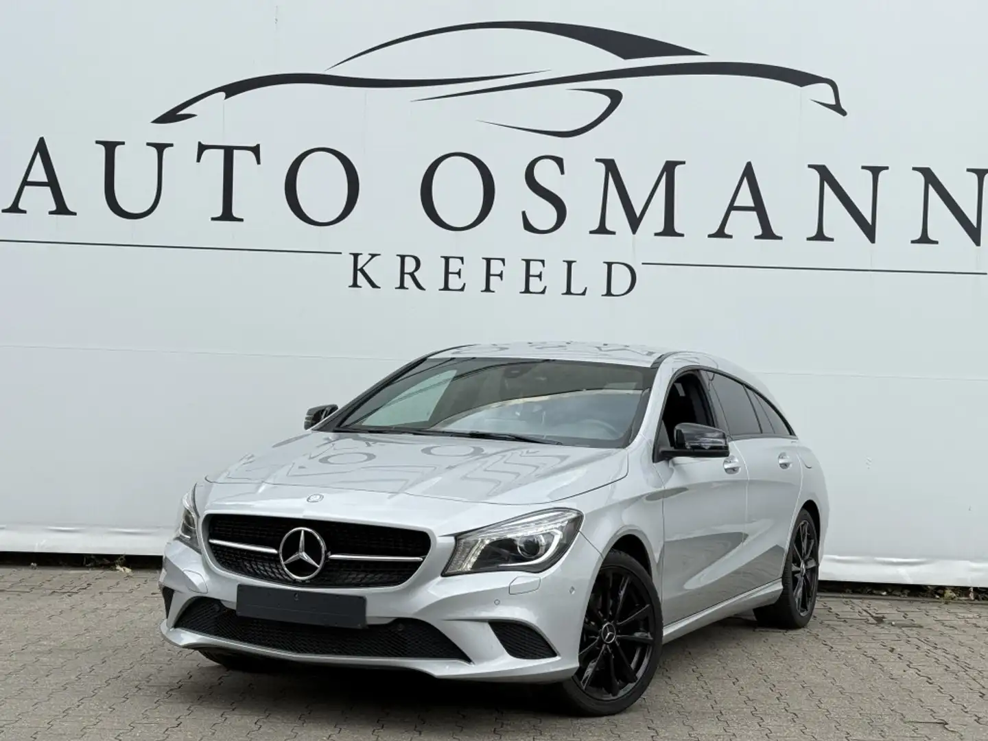 Mercedes-Benz CLA 180 7G-DCT Urban   Bi-Xenon Silber - 1
