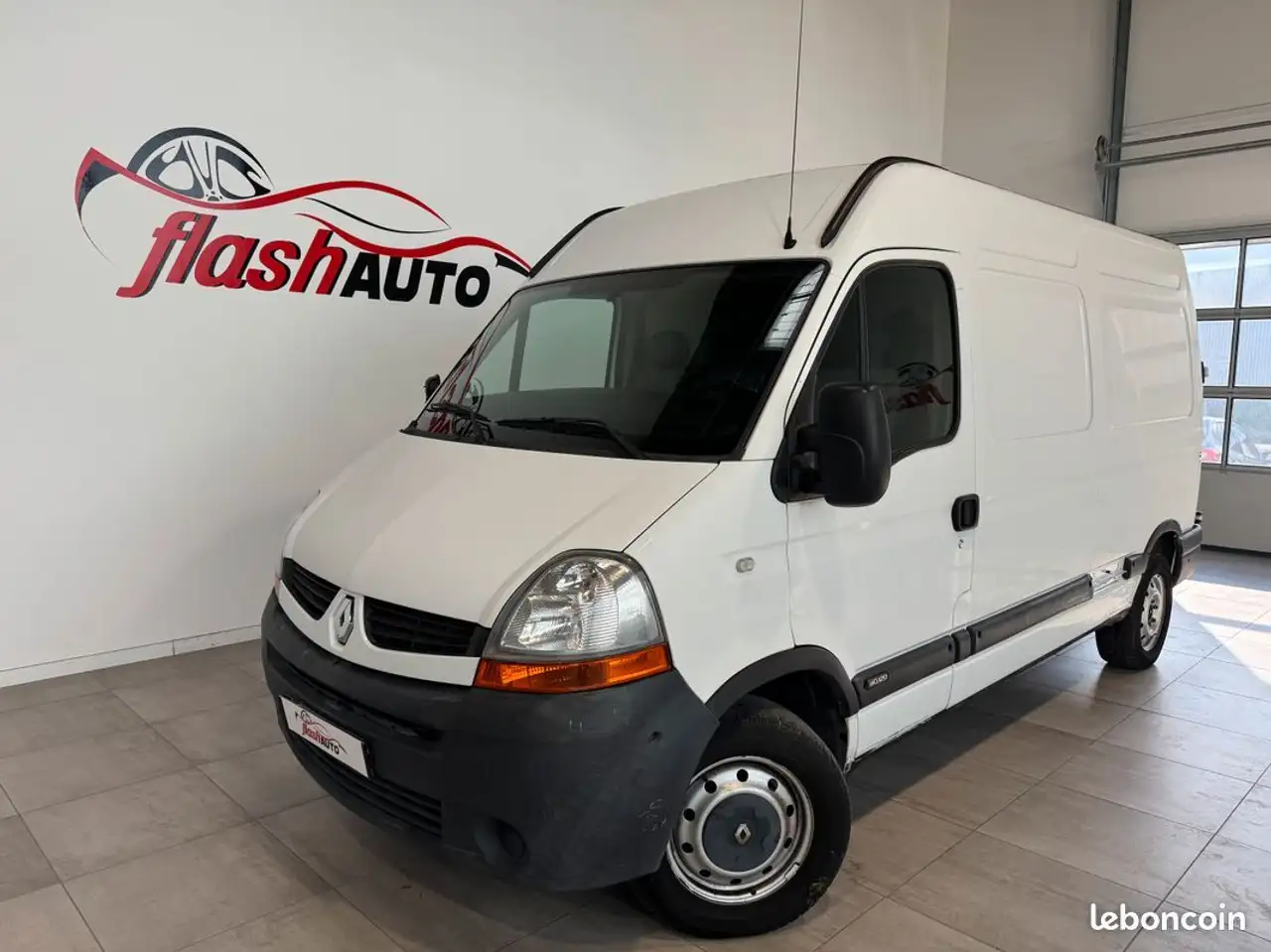 Renault Master II PHASE 3 L2H2 2.5 DCi 120cv-3 PLACES