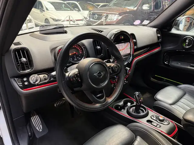 MINI Countryman view 9