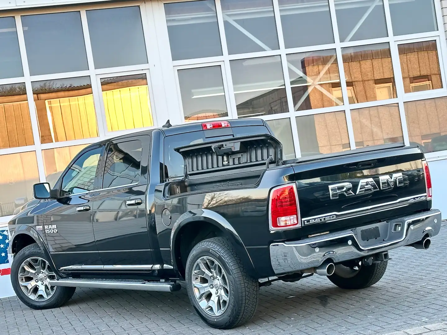 Dodge RAM 1500 Limited 5,7L 4x4 Leder Rambox Luftf PDC Schwarz - 2