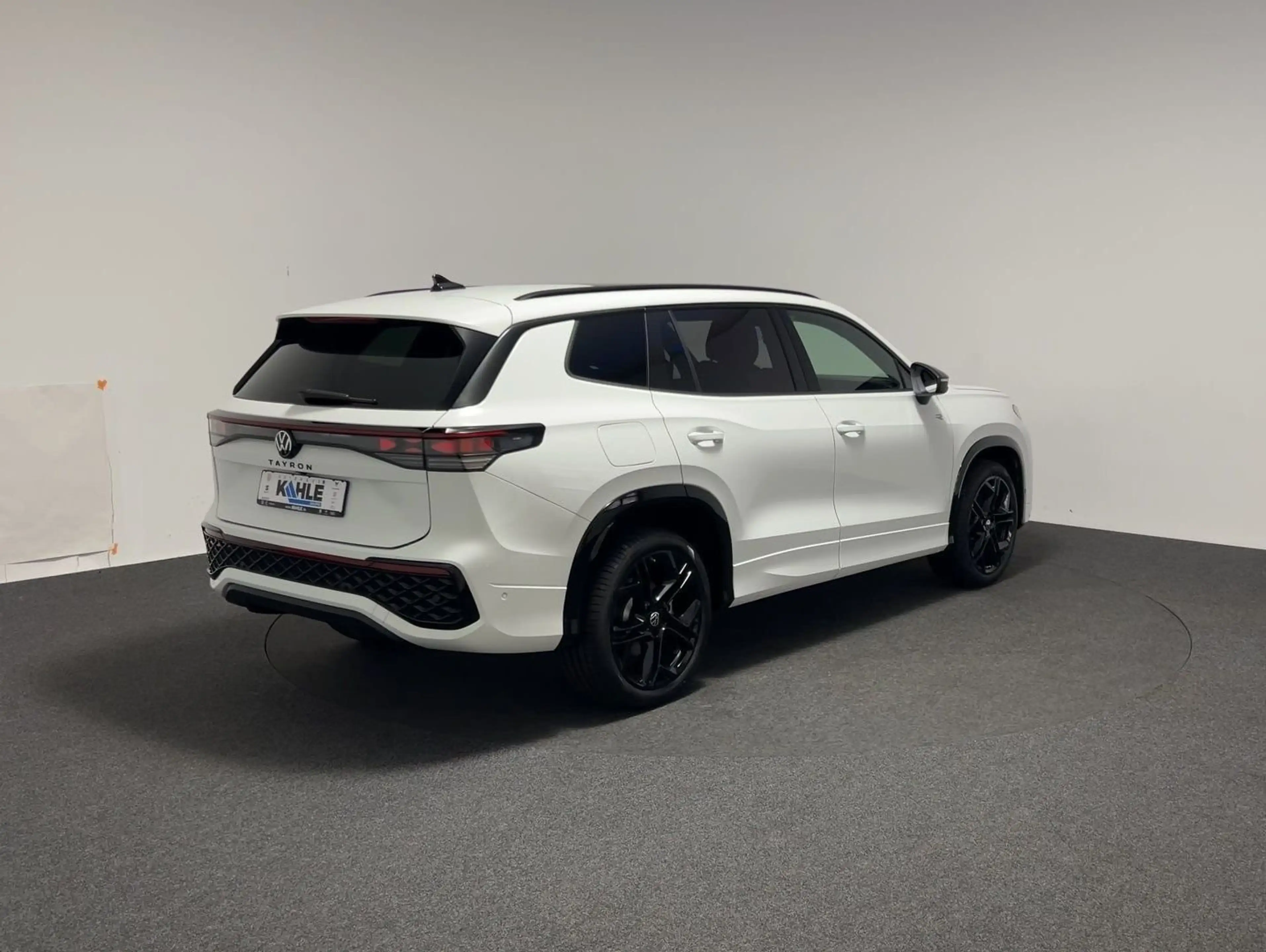 Volkswagen Tayron R-Line 2.0 TDI 4Motion CarPlay Pano Black — photo 7