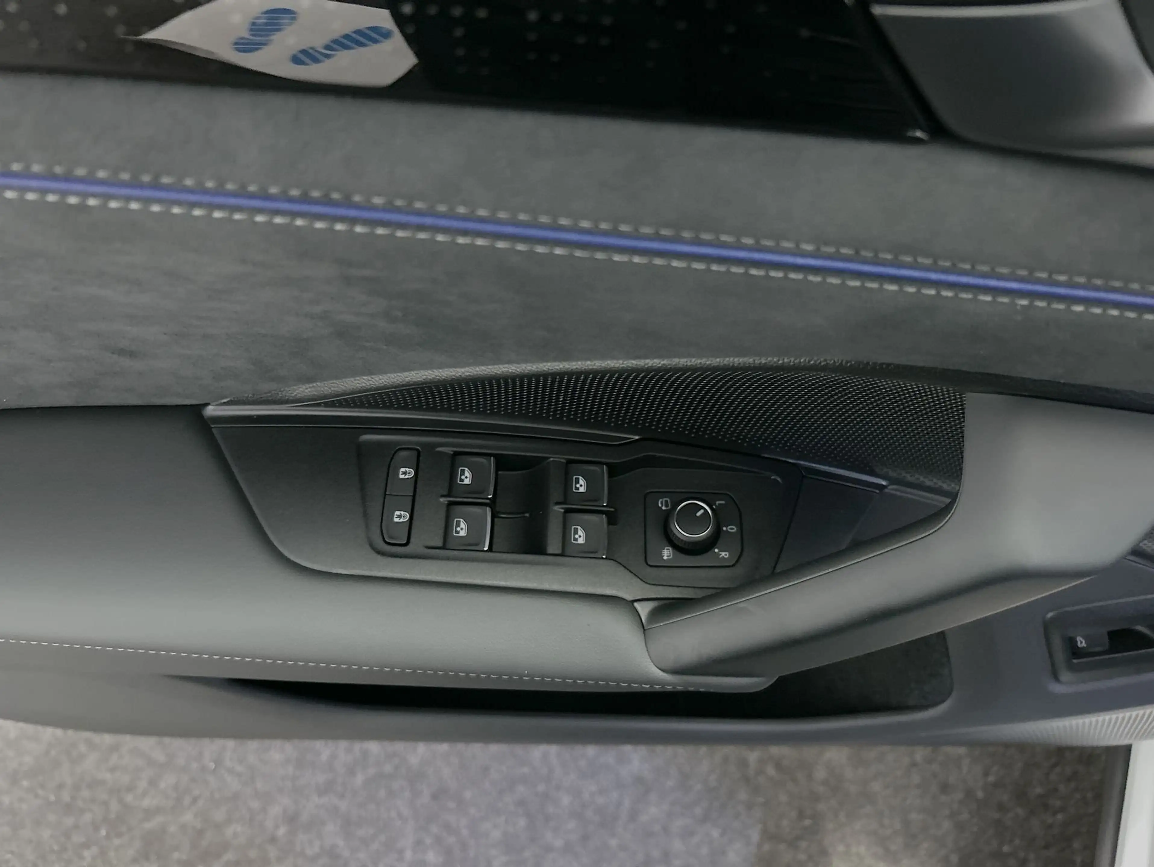Volkswagen Tayron R-Line 2.0 TDI 4Motion CarPlay Pano Black — photo 13