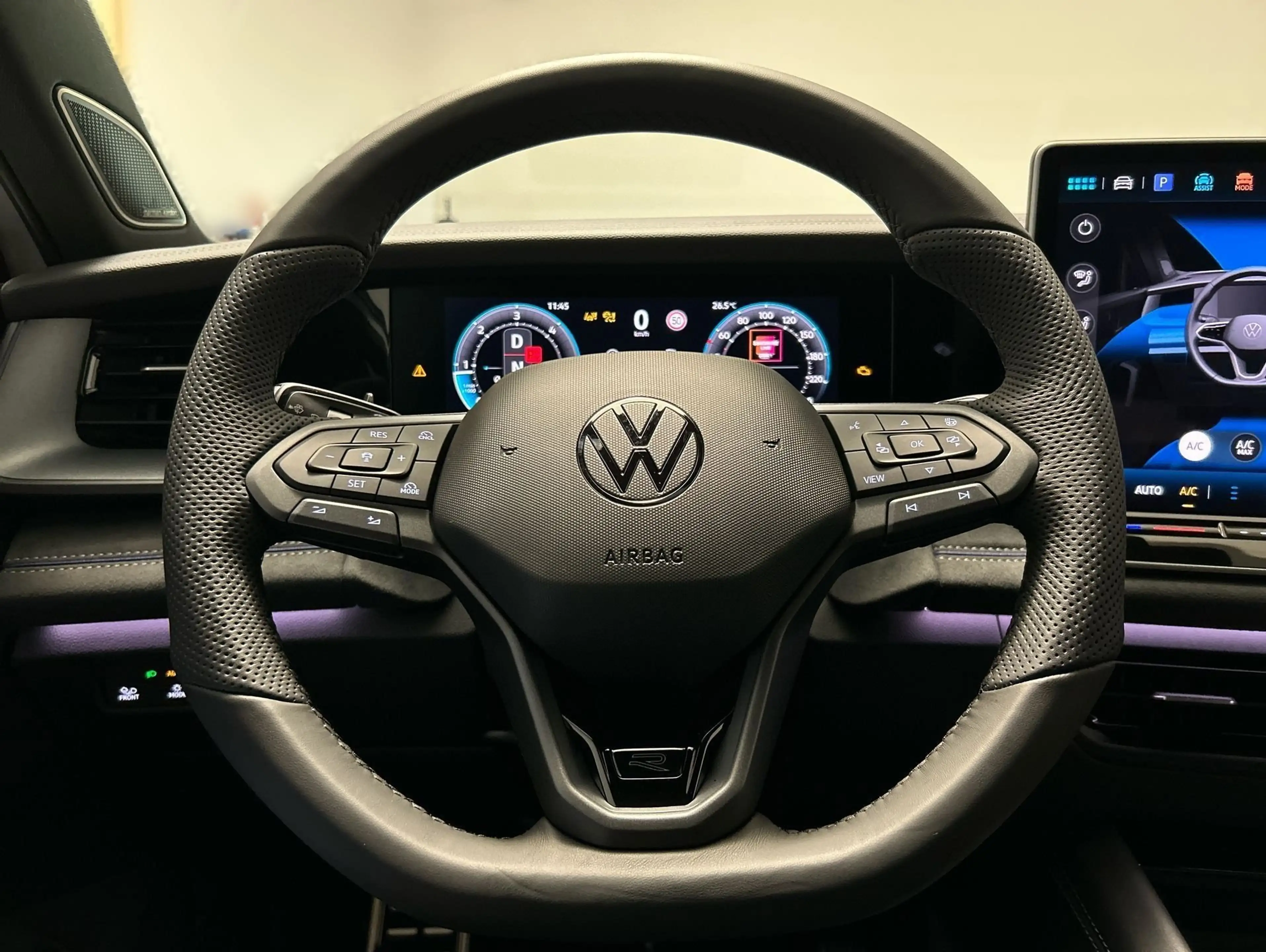 Volkswagen Tayron R-Line 2.0 TDI 4Motion CarPlay Pano Black — photo 9