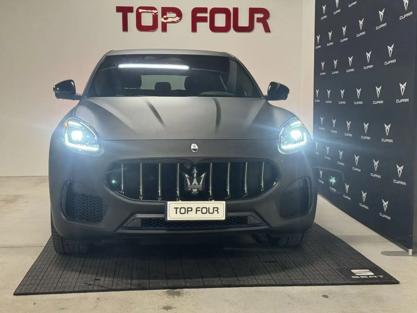 Maserati Grecale 2.0 MHEV GT Grijs - 2