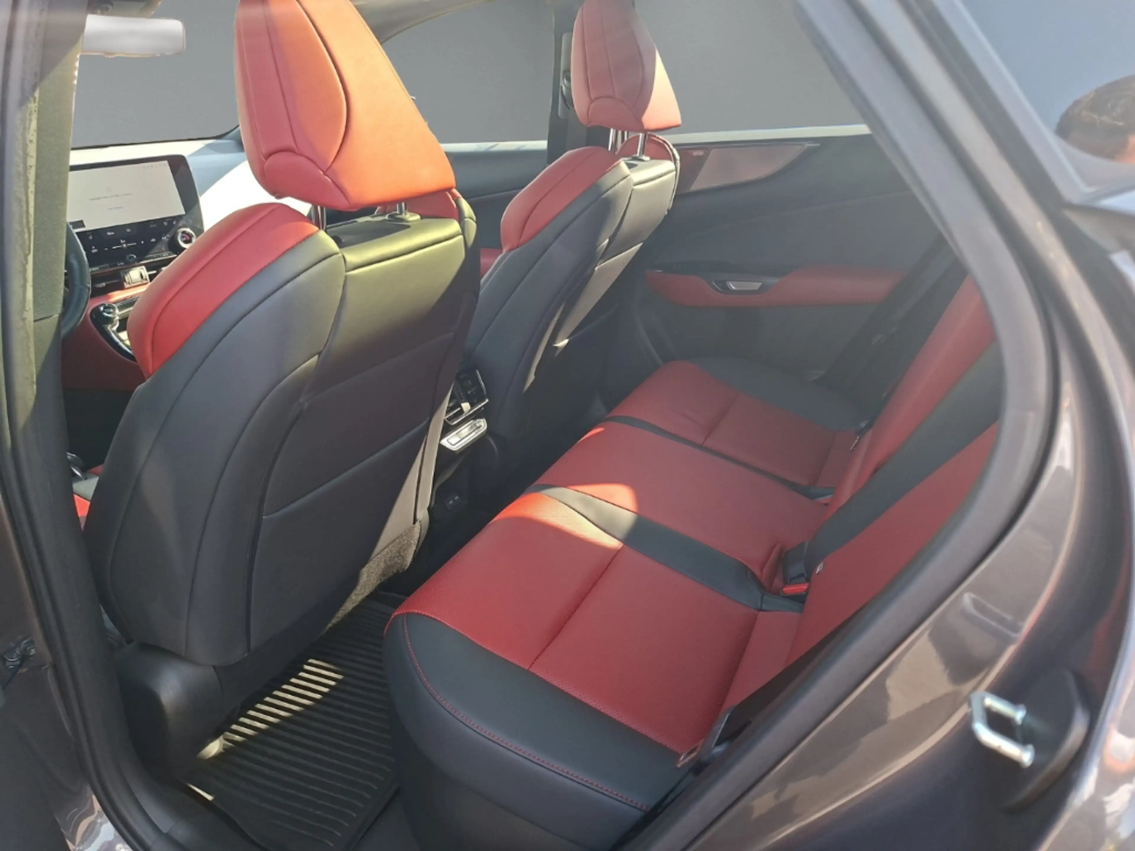 Lexus NX 350h E-FOUR F SPORT AHK HUD Sportpaket AD AHK-abnehmbar — photo 11