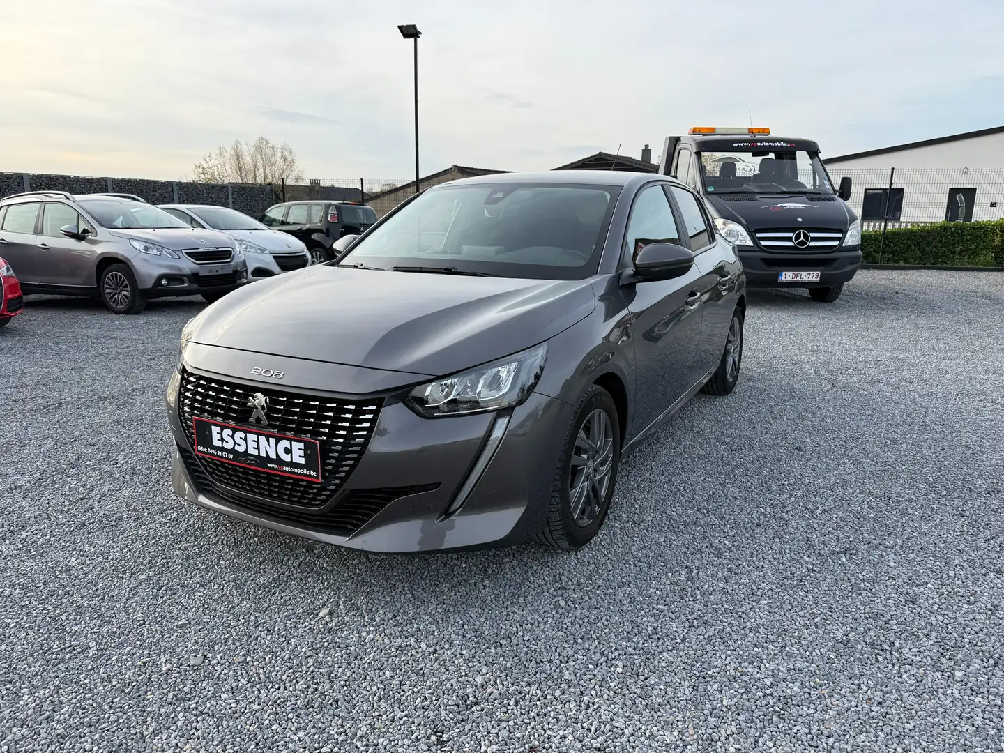 Peugeot 208 1200CC ESSENCE 101CV ANNEE 2021 58000KM GARANTIE!! Gris - 1