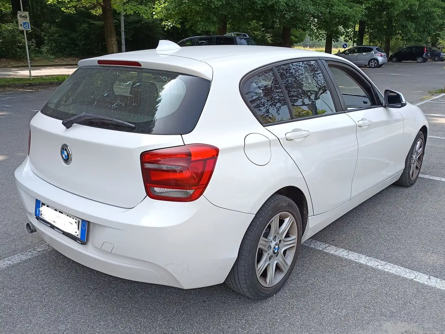 BMW 116 Serie 1 F/20-21 2011 116d 5p Urban Bianco - 2