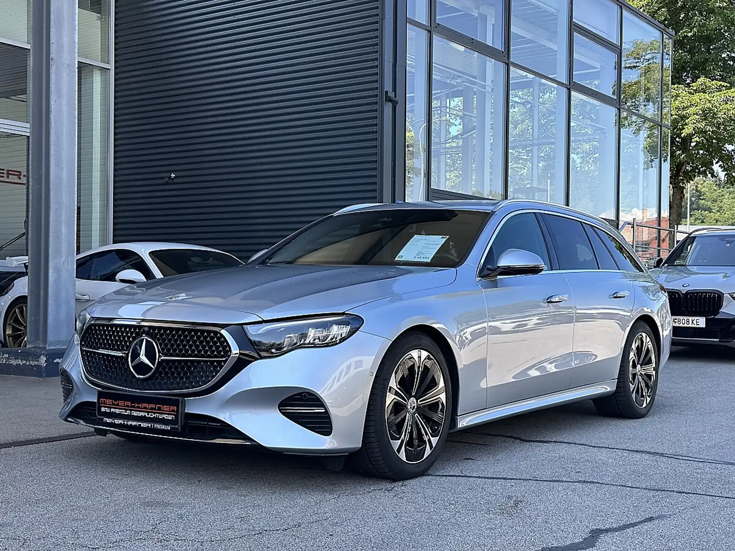 Mercedes-Benz E 300 de T PHEV EQ Tech 4Matic Avantgarde Aut. Silber - 2