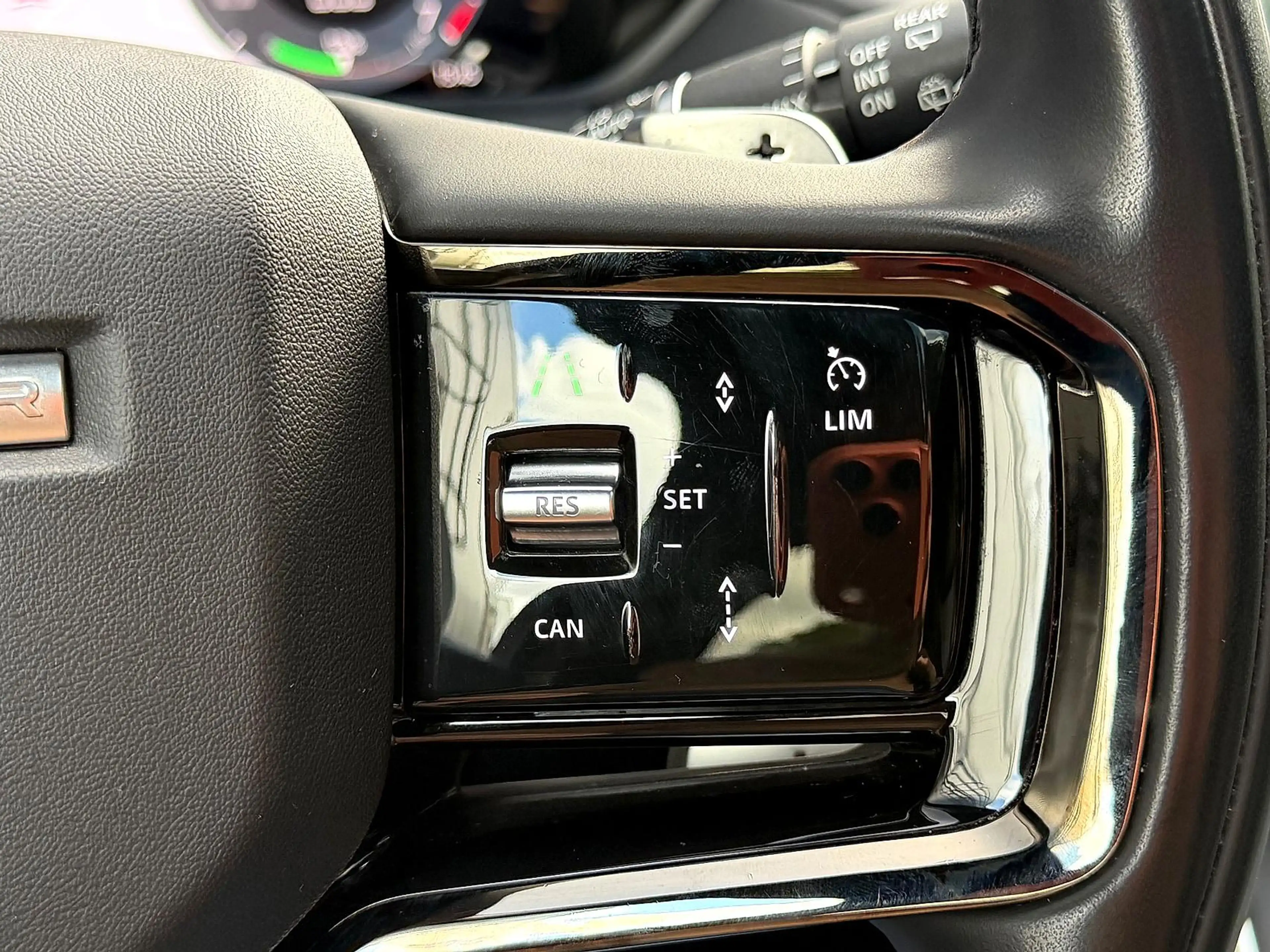 Land Rover Range Rover Velar 2.0 P400e AWD Dynamic HSE PHEV — photo 14