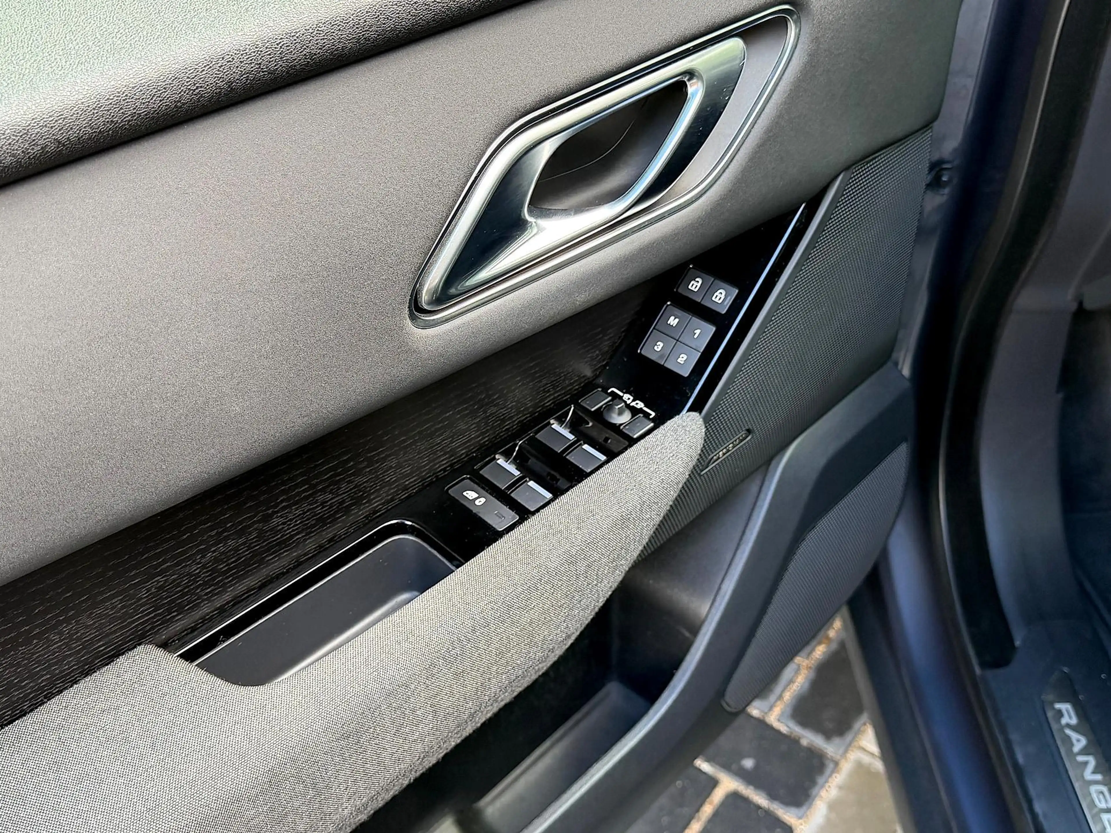 Land Rover Range Rover Velar 2.0 P400e AWD Dynamic HSE PHEV — photo 7