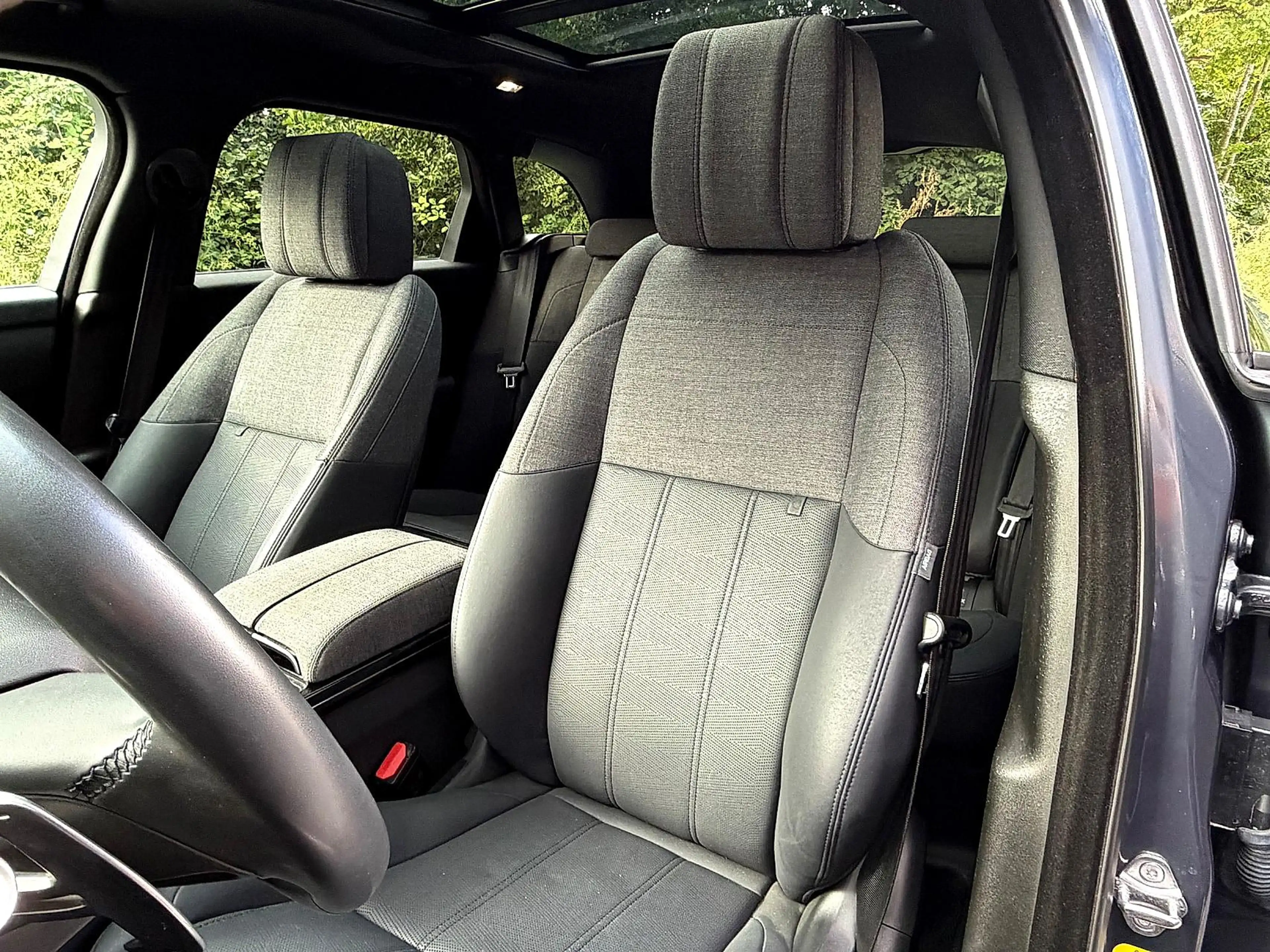 Land Rover Range Rover Velar 2.0 P400e AWD Dynamic HSE PHEV — photo 9
