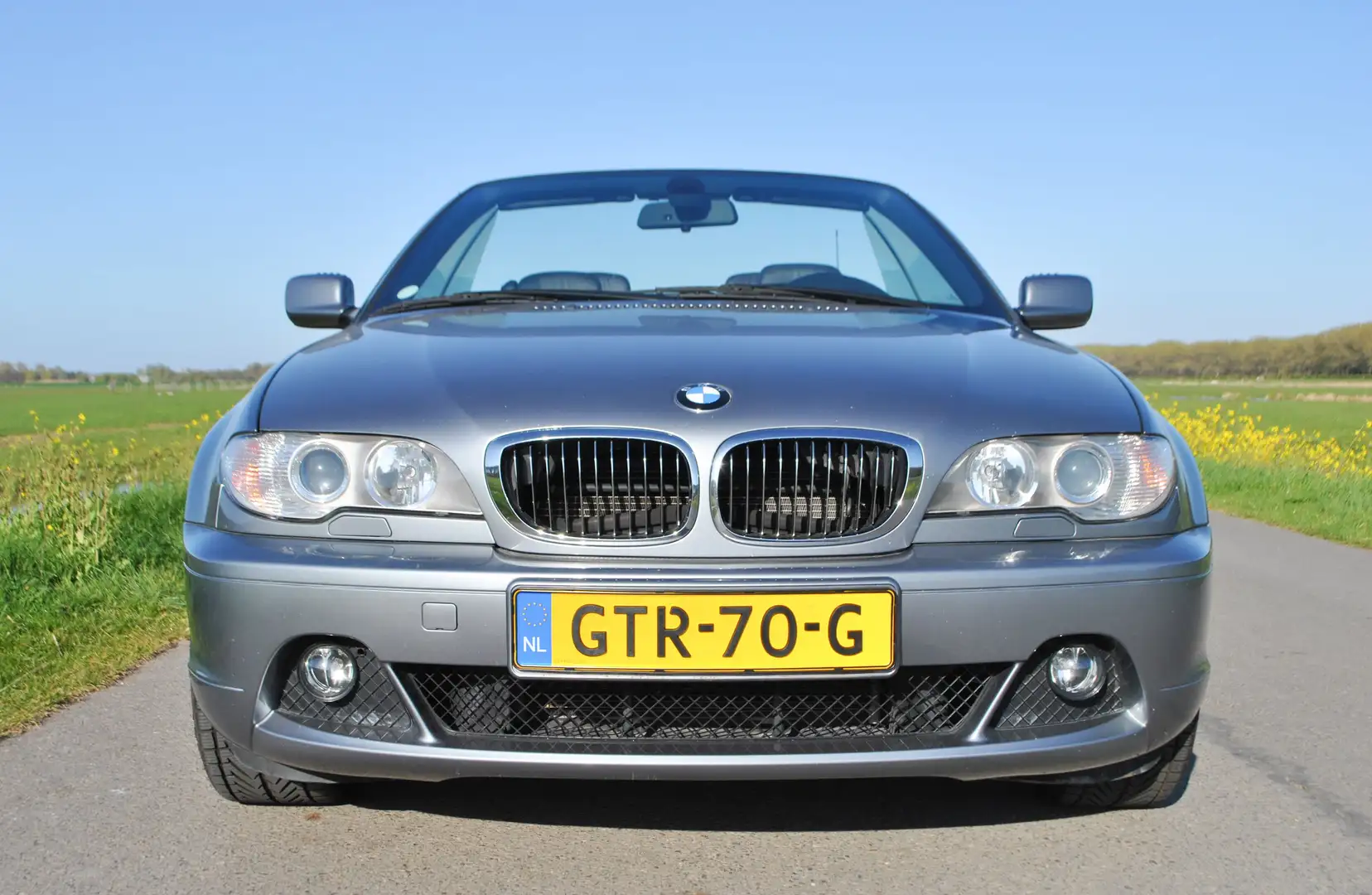 BMW 320 Ci Cabrio Executive 6-cilinder 2.2L Handgeschakeld Grijs - 2