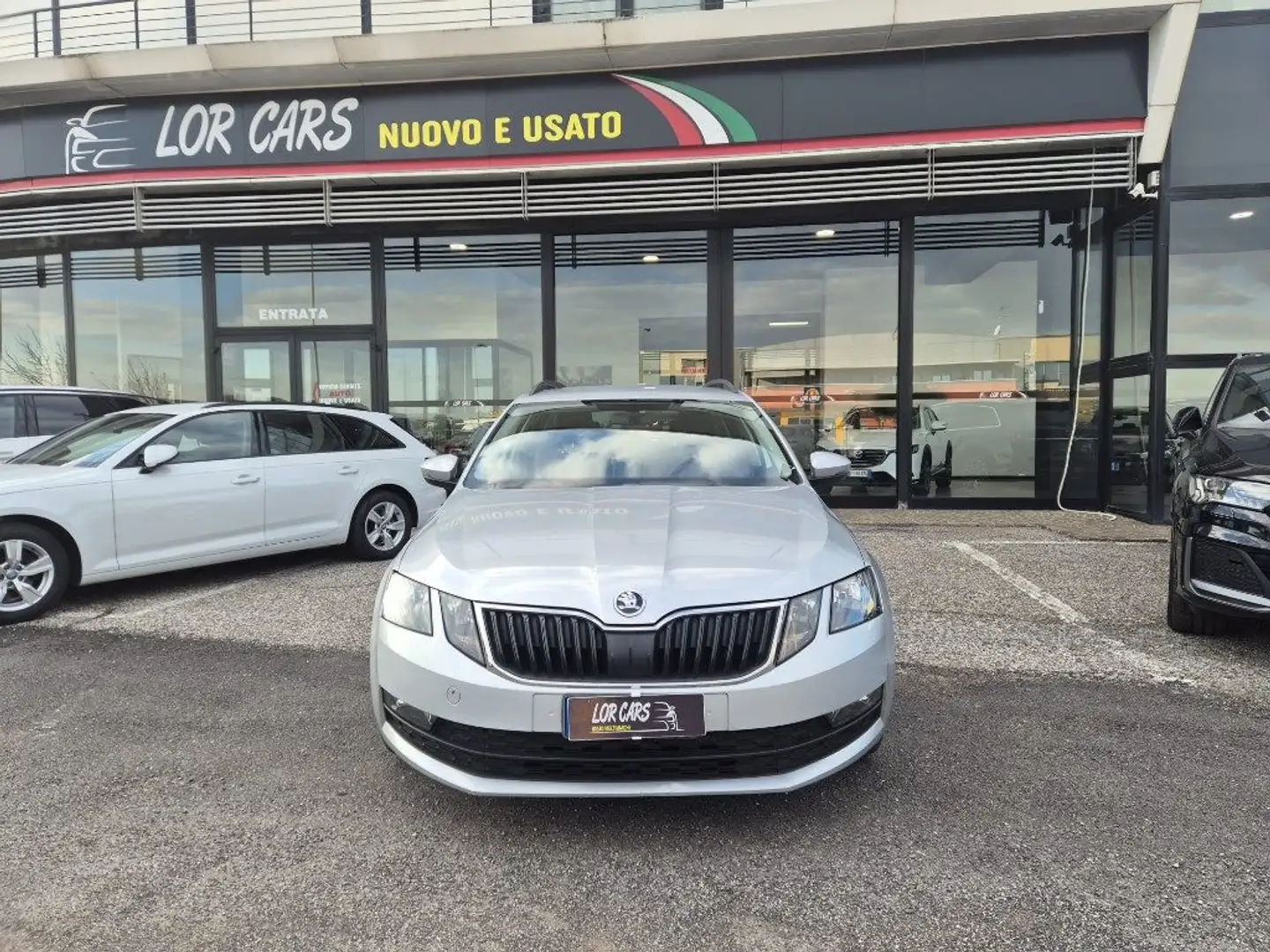 Skoda Octavia 1.6 TDI SCR 115 CV Wagon Executive Ezüst - 2