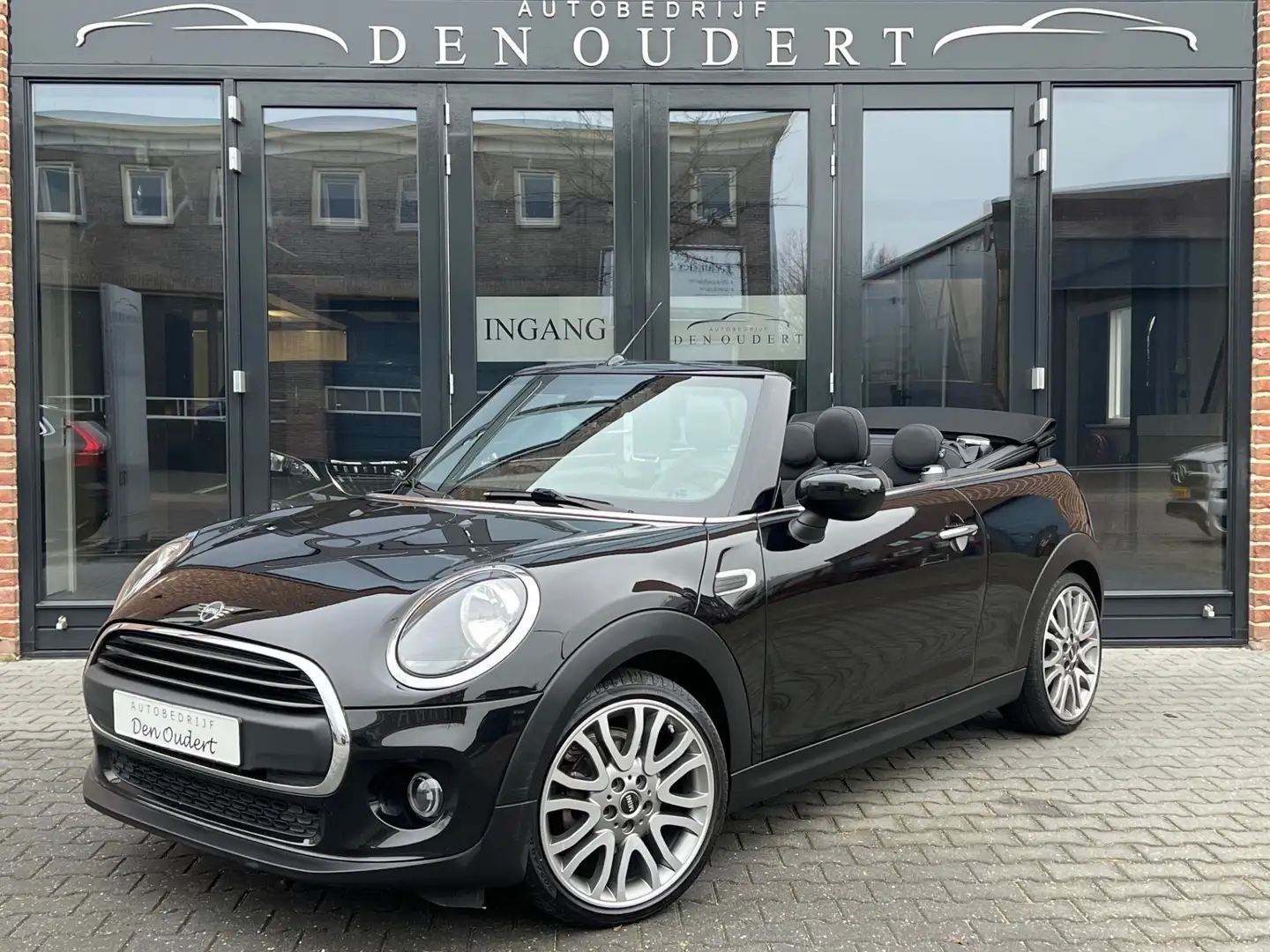MINI One Cabrio Mini 1.5 Apple Carplay / 18INCH / Stoelverwarming Černá - 1