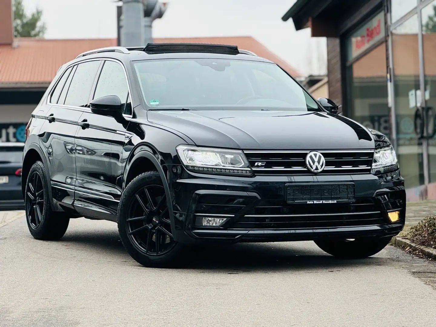 Volkswagen Tiguan Highline R line 4 motion Noir - 1