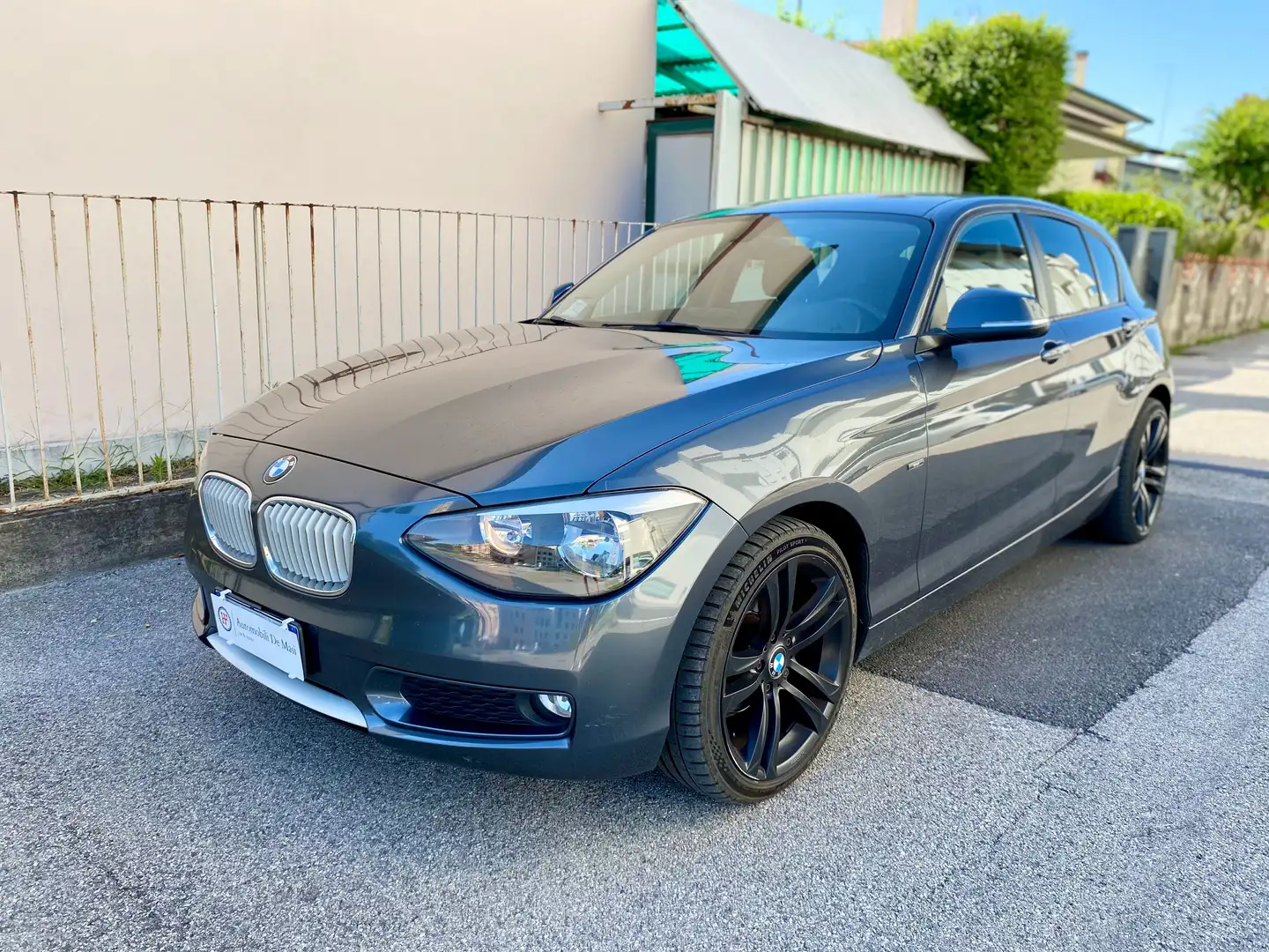 BMW 118 d 5p Urban 143cv Grijs - 1