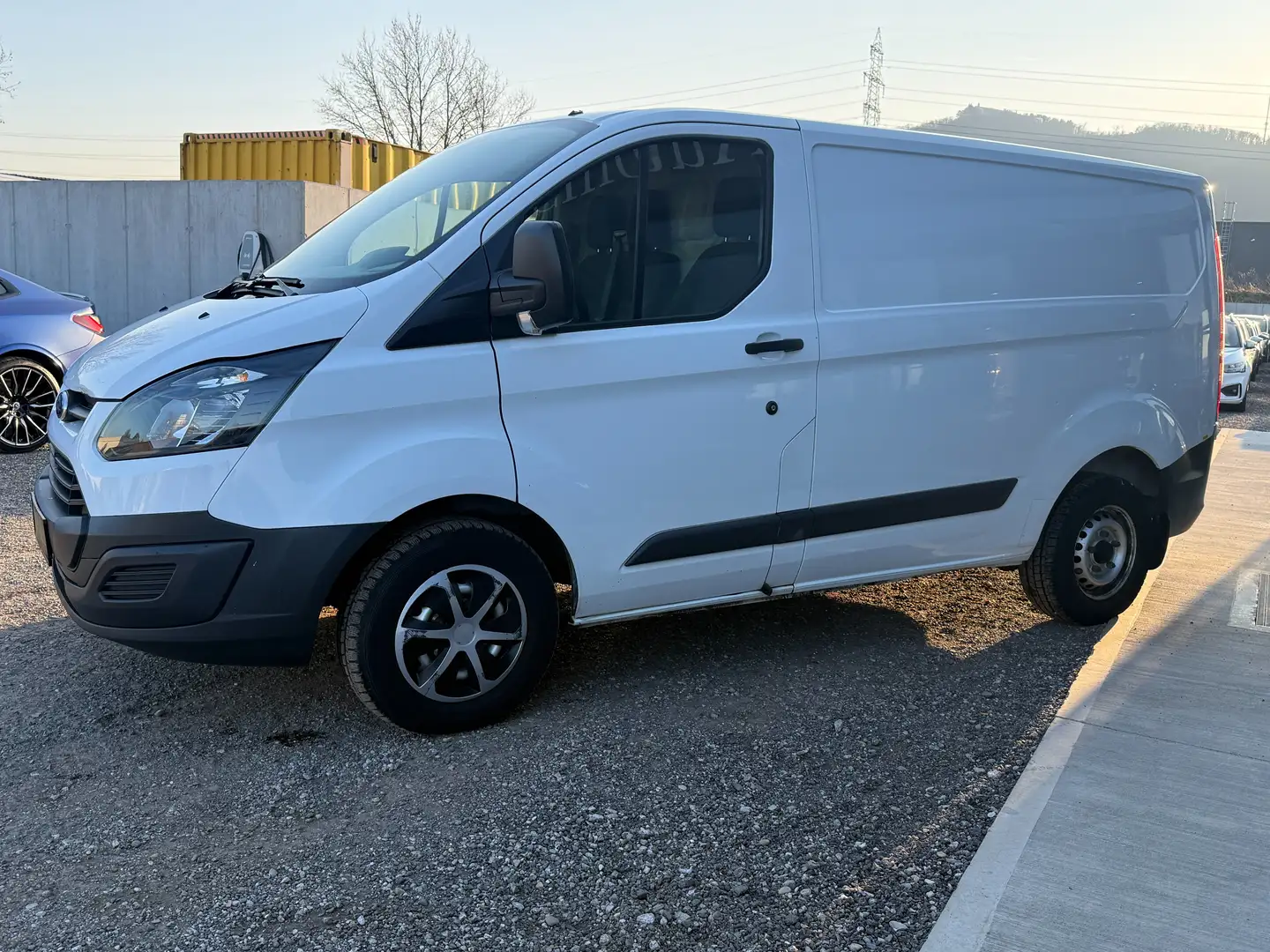 Ford Transit Custom Kasten 2,0 TDCi L1H1 260 Startup Weiß - 2