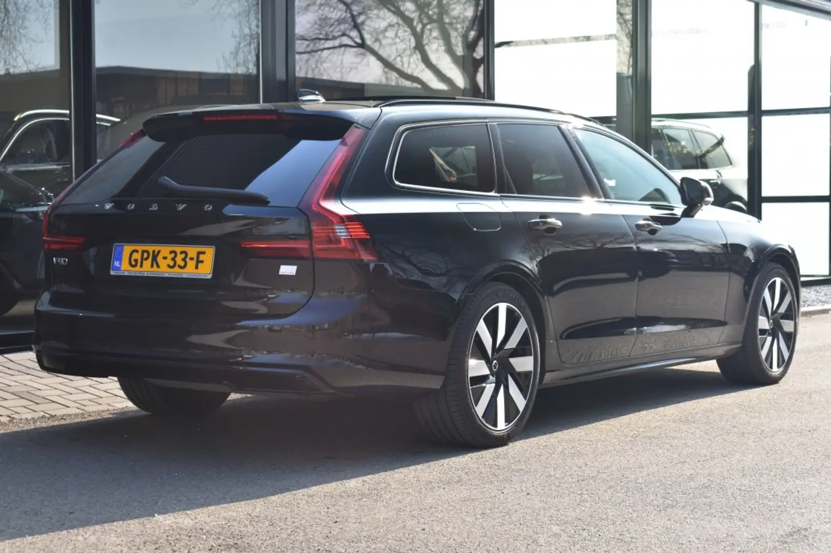 Volvo V90 T6 350pk AWD Ultimate Dark | Schuifdak | Harman Ka Noir - 2