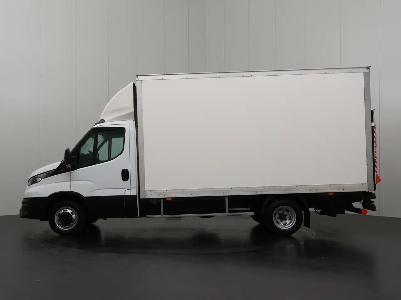 Iveco Daily 2024 — фото 12