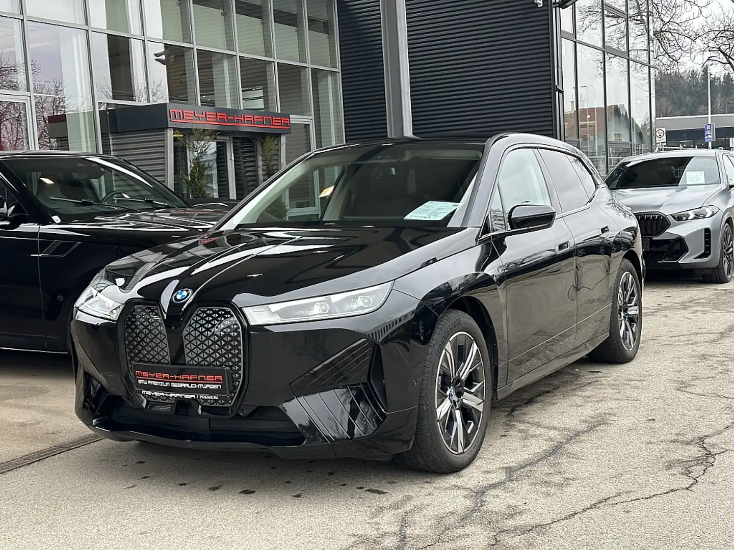 BMW iX xDrive50 Schwarz - 2