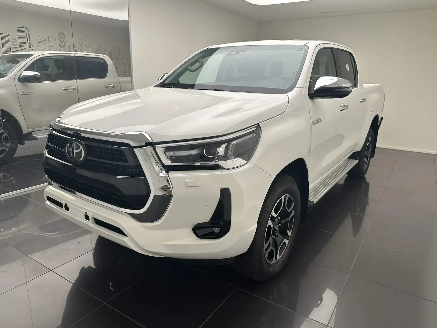 Toyota Hilux Hilux 2.4 d-4d double cab Executive auto Bianco - 1