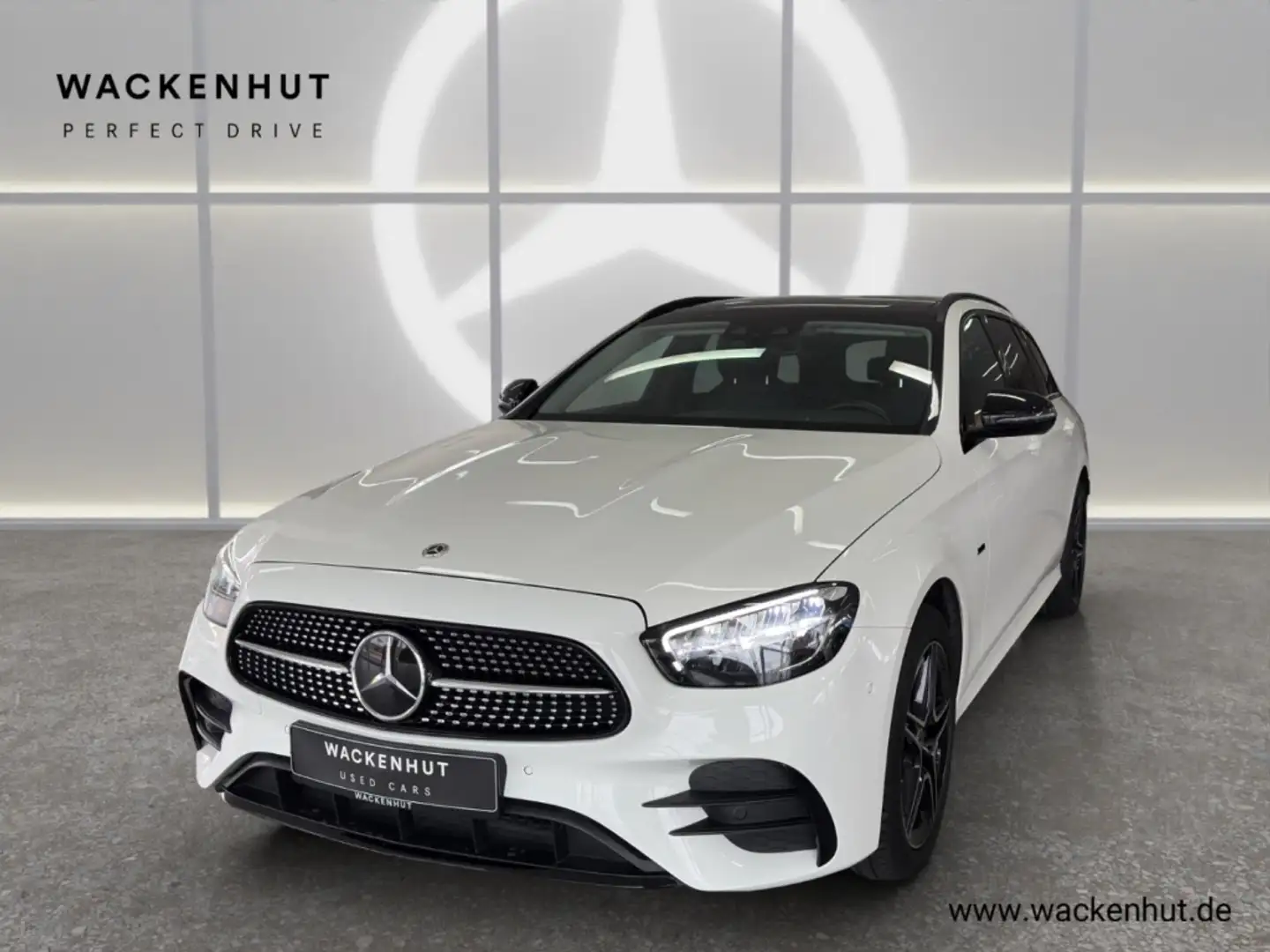 Mercedes-Benz E 300 de T AMG+NIGHT+PANO+AHK+BURM+LED+MEMORY Weiß - 1