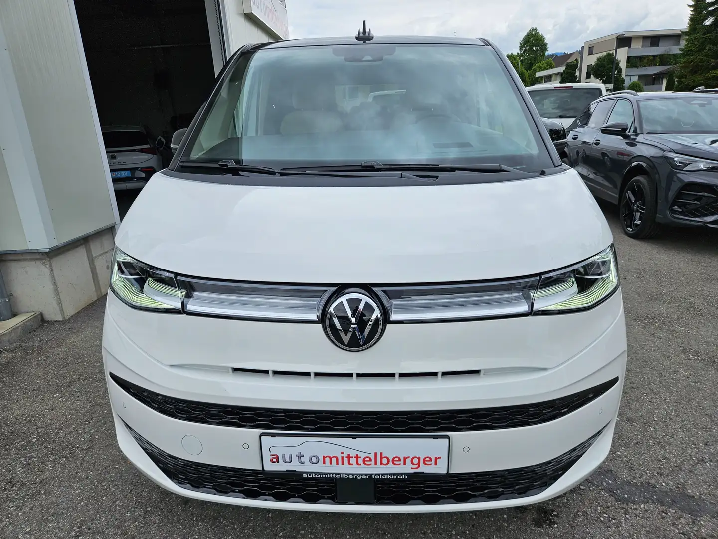 Volkswagen T7 Multivan Edition TDI DSG "AHV, Navi, Panodach, Standheiz" Weiß - 2