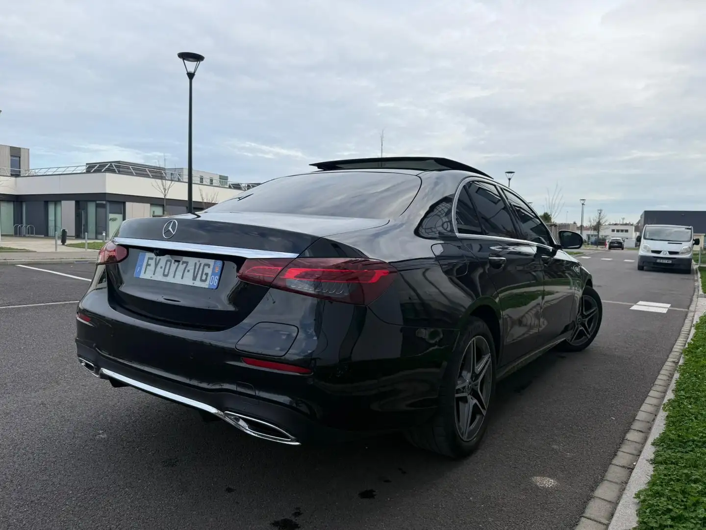 Mercedes-Benz E 300 Classe 9G-Tronic AMG Line - 2