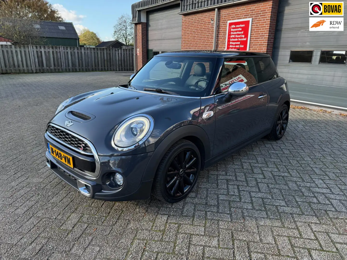 MINI Cooper S Mini 2.0 Chili Serious Business Sport Grijs - 1