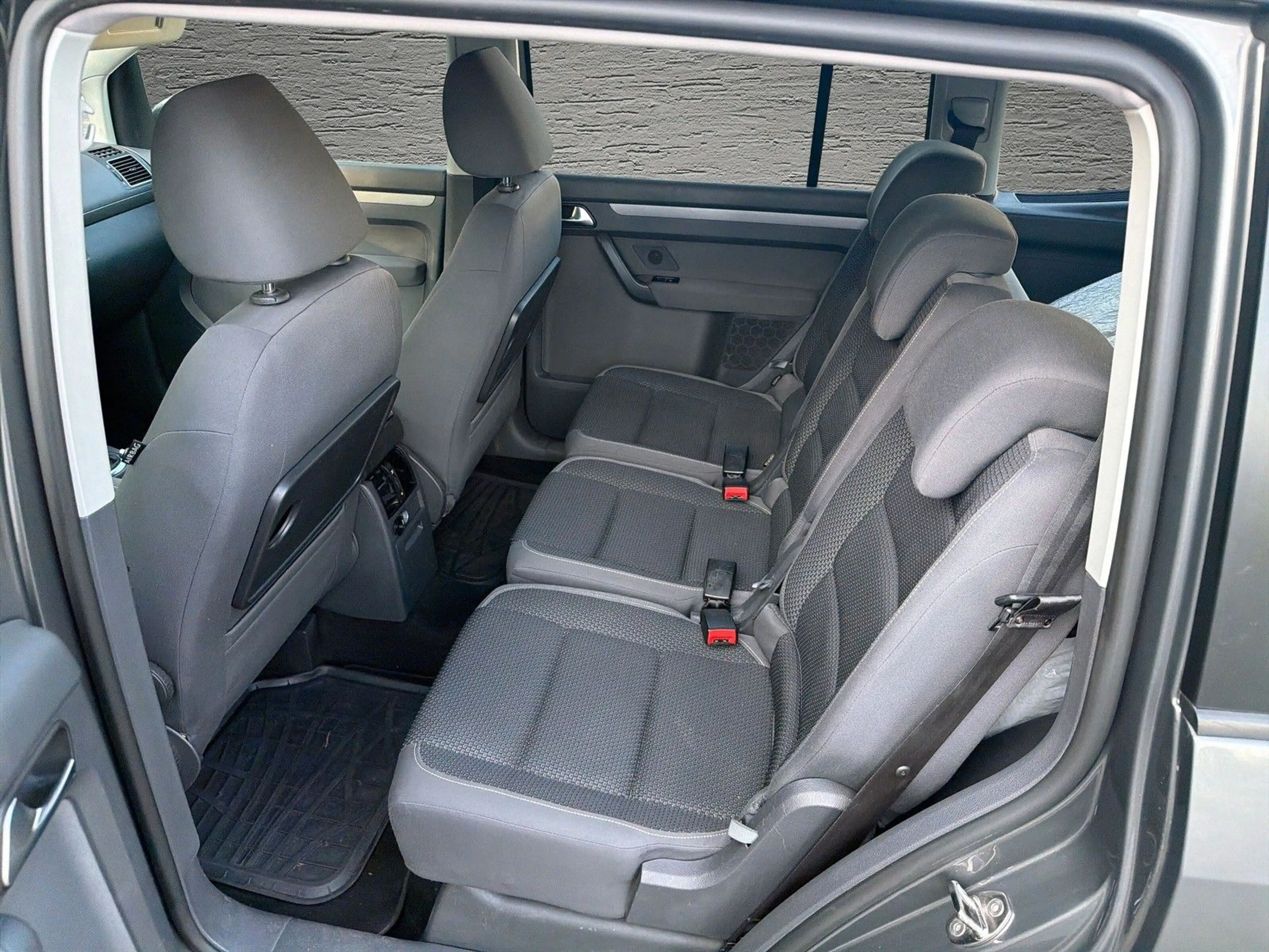 Volkswagen Touran 1.6 TDI DSG/Standheizung/BI-XENON/SHZ — photo 14