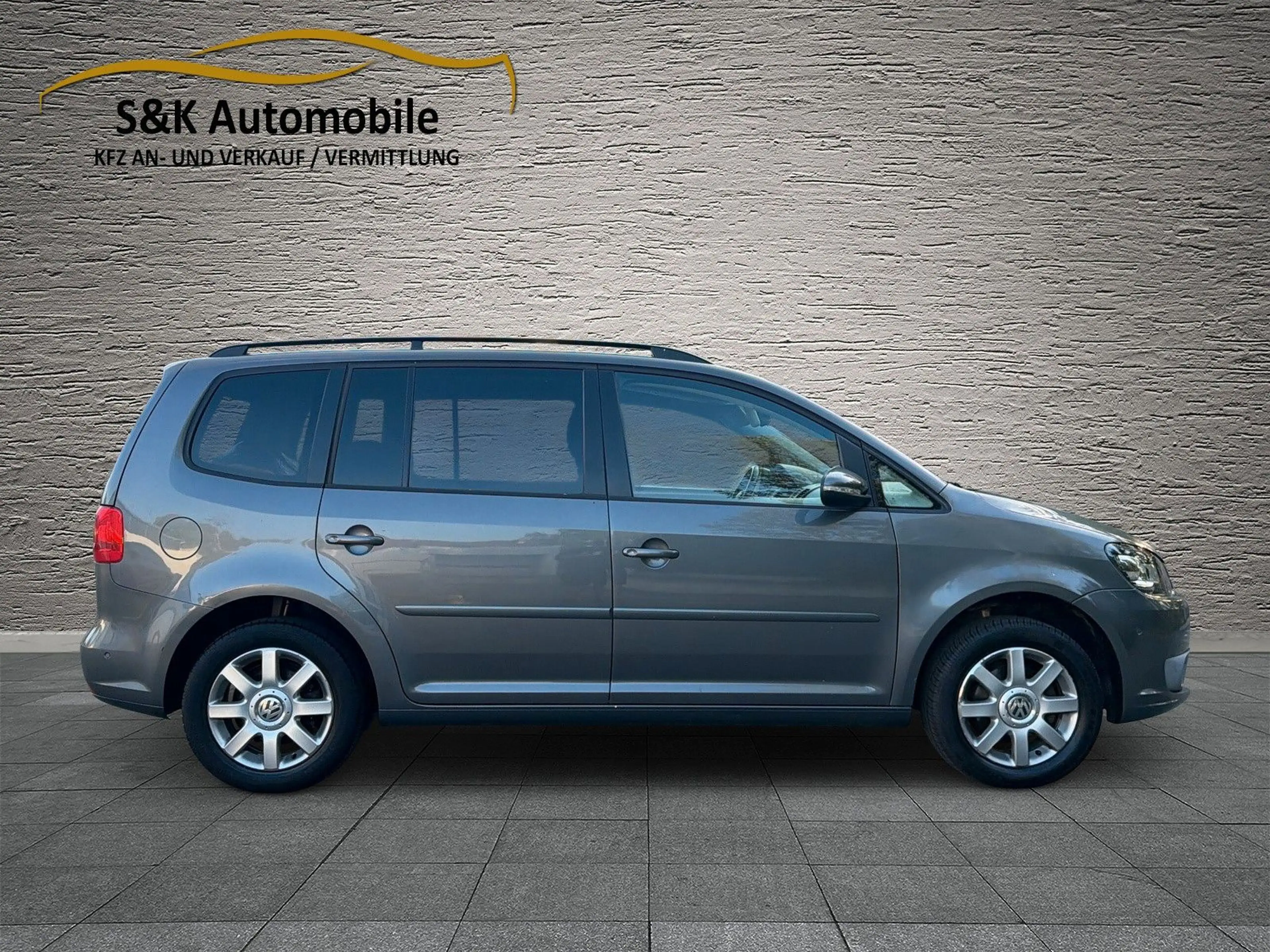 Volkswagen Touran 1.6 TDI DSG/Standheizung/BI-XENON/SHZ — photo 6