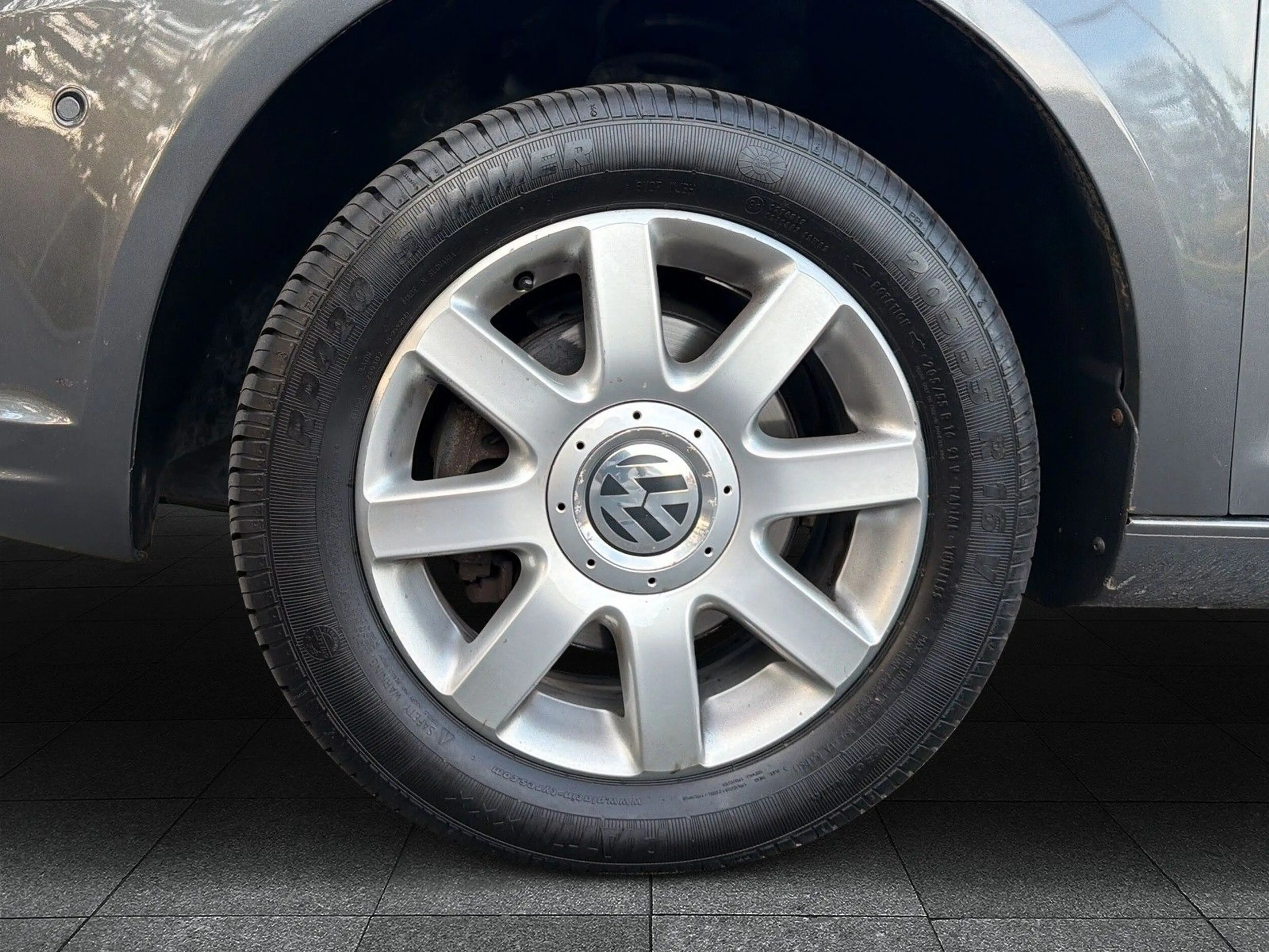Volkswagen Touran 1.6 TDI DSG/Standheizung/BI-XENON/SHZ — photo 9
