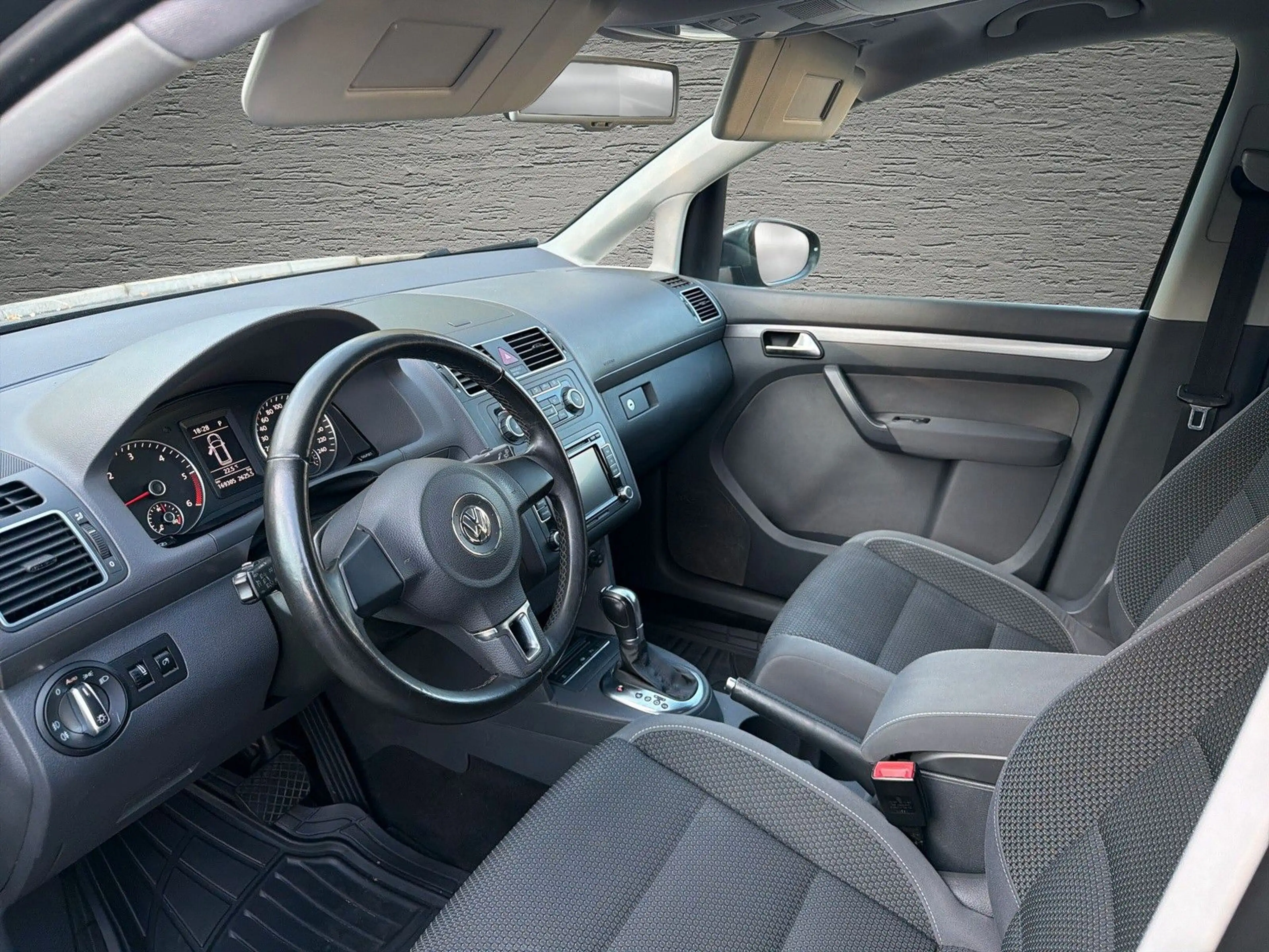 Volkswagen Touran 1.6 TDI DSG/Standheizung/BI-XENON/SHZ — photo 10