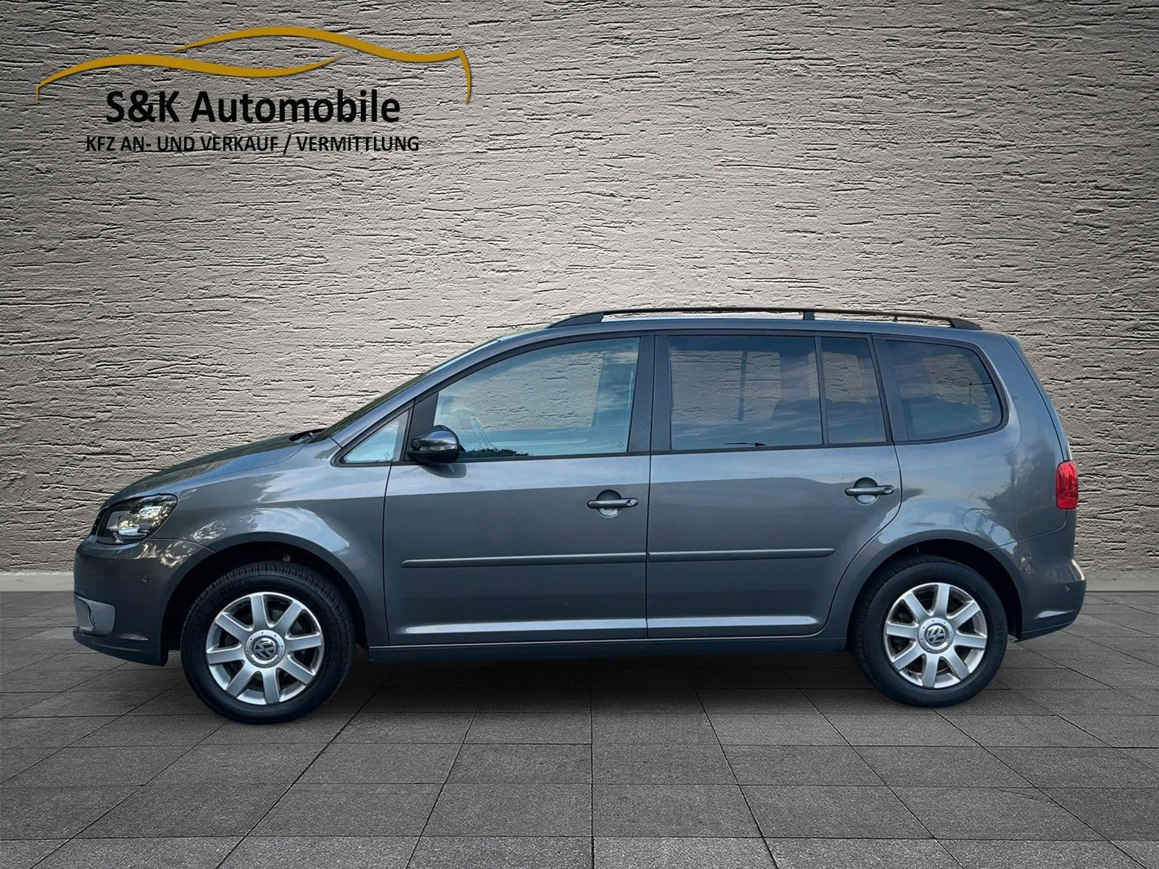 Volkswagen Touran 1.6 TDI DSG/Standheizung/BI-XENON/SHZ — photo 2