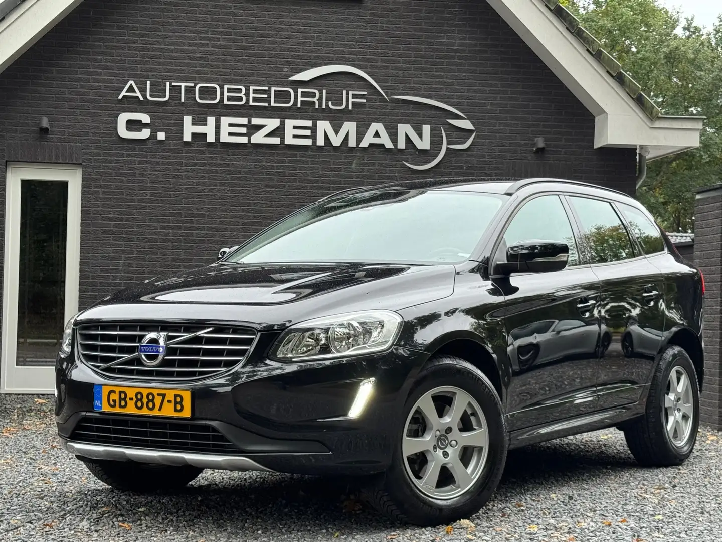 Volvo XC60 2.0 D4 FWD DealerOH Leder Navigatie Cruise Control Noir - 1