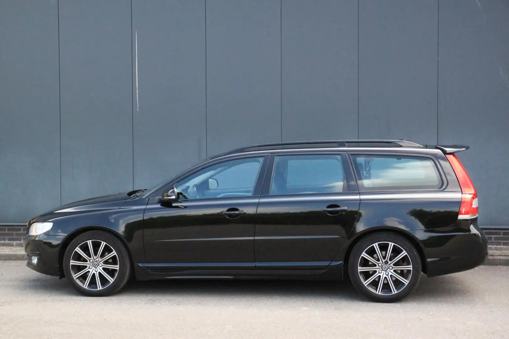 Volvo V70 2.0 D3 Dynamic Edition Xenon/Leer/Navigatie/18"inc Noir - 2