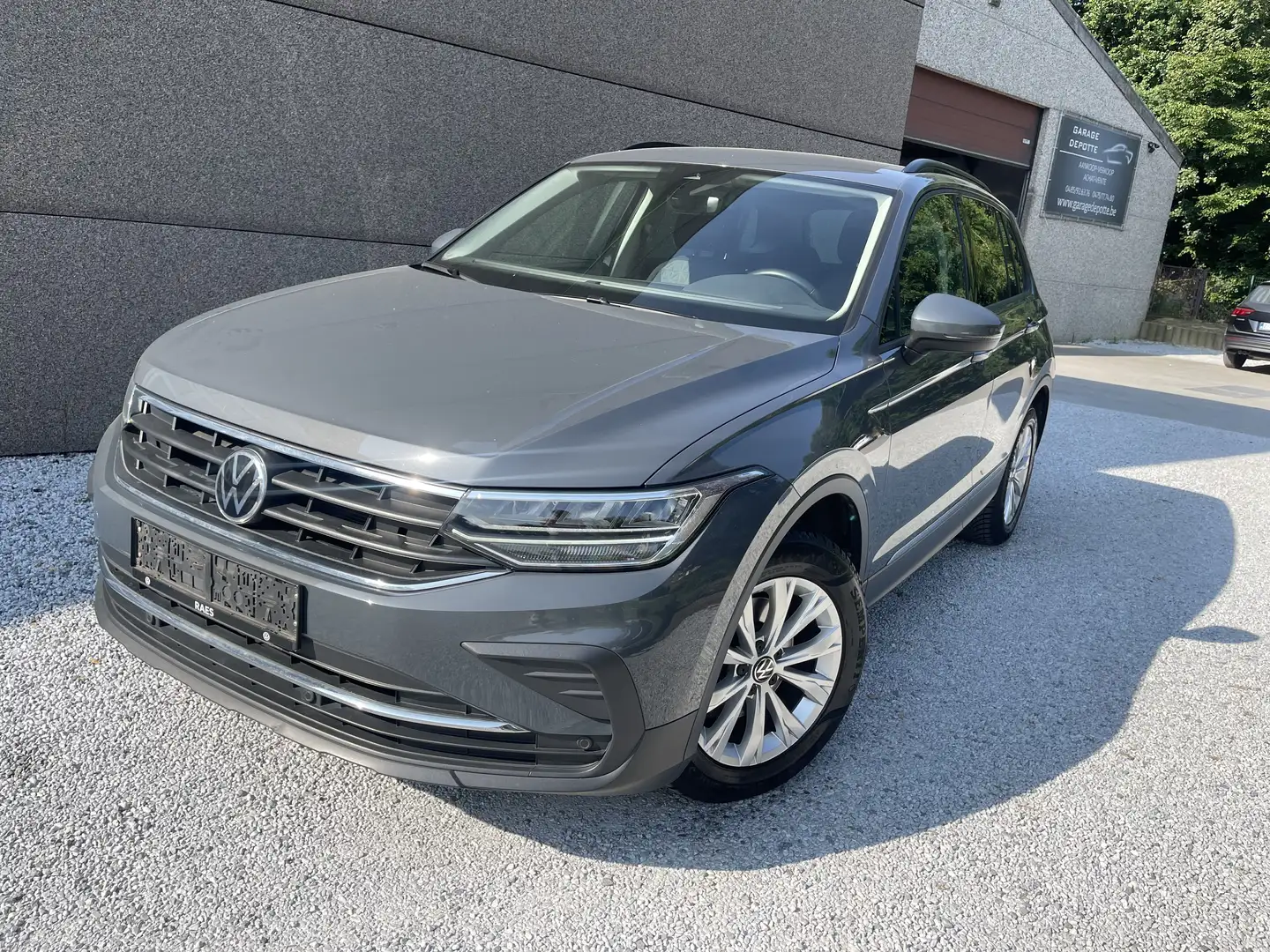 Volkswagen Tiguan 2.0 TDI 90kw FACELIFT Grijs - 1