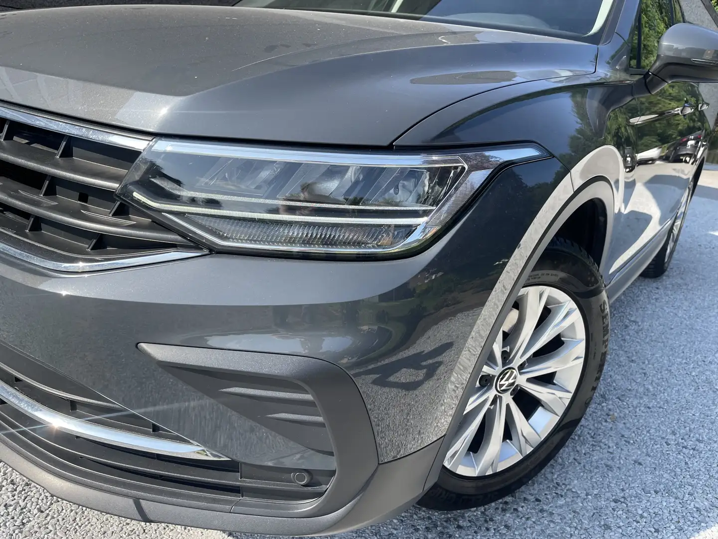 Volkswagen Tiguan 2.0 TDI 90kw FACELIFT Grijs - 2