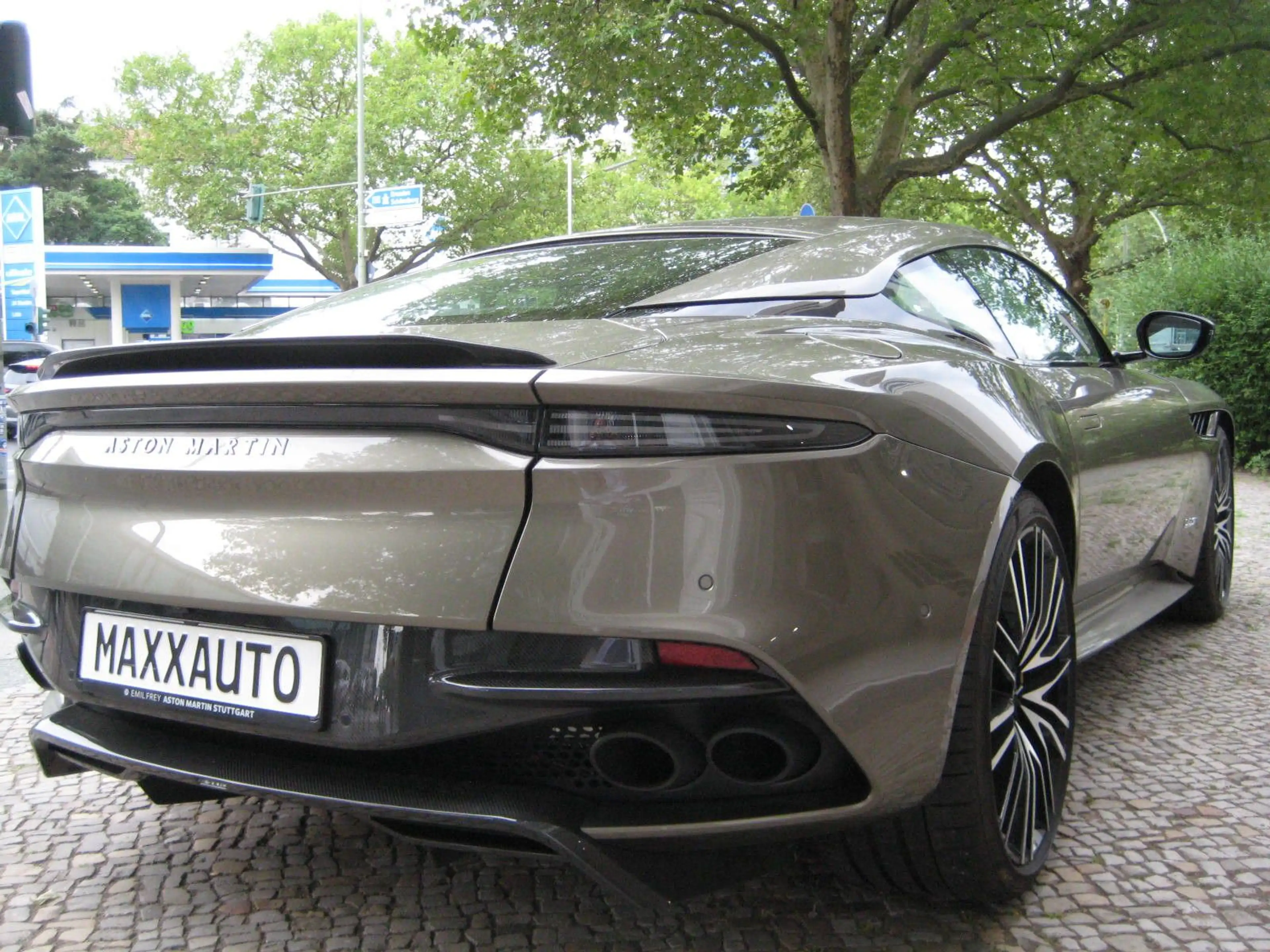 Aston Martin DBS Superleggera 5.2 V12, Carbon, B&O, Ceramic — photo 6