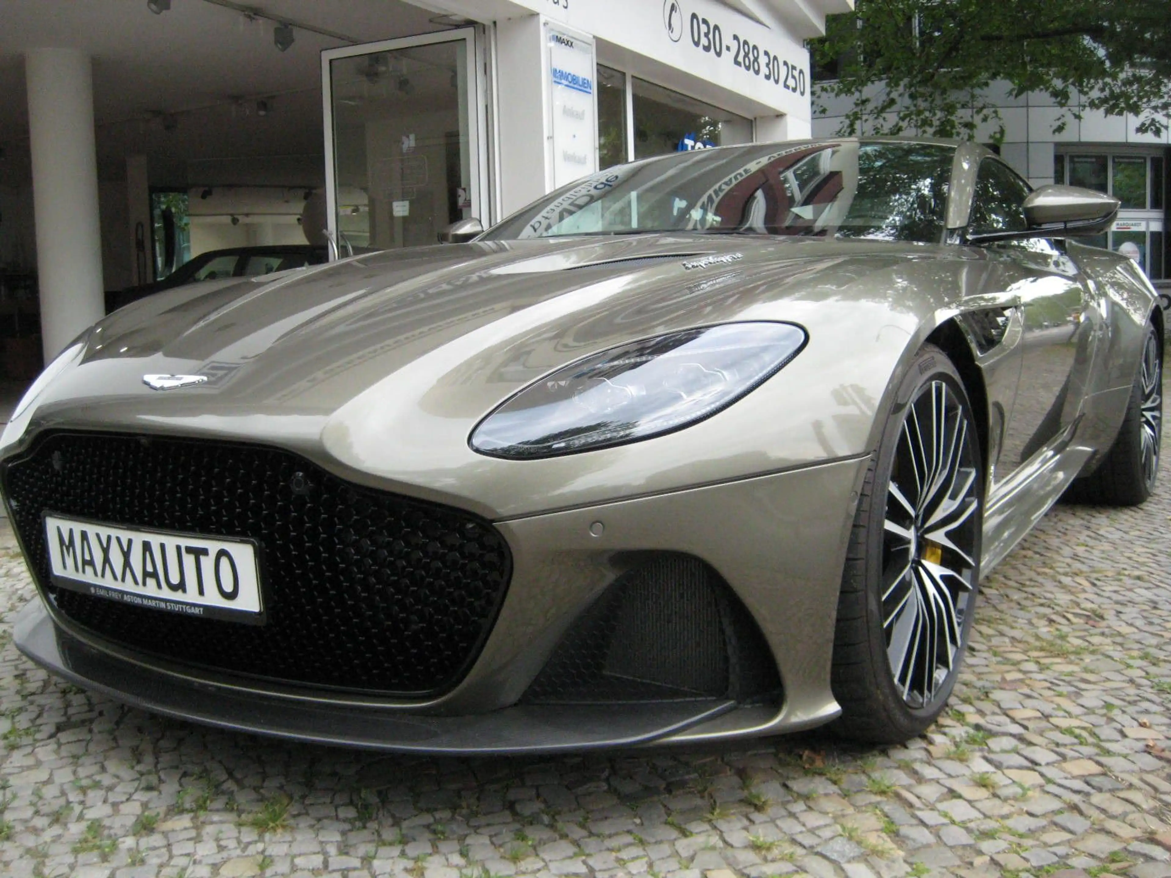 Aston Martin DBS Superleggera 5.2 V12, Carbon, B&O, Ceramic — photo 4