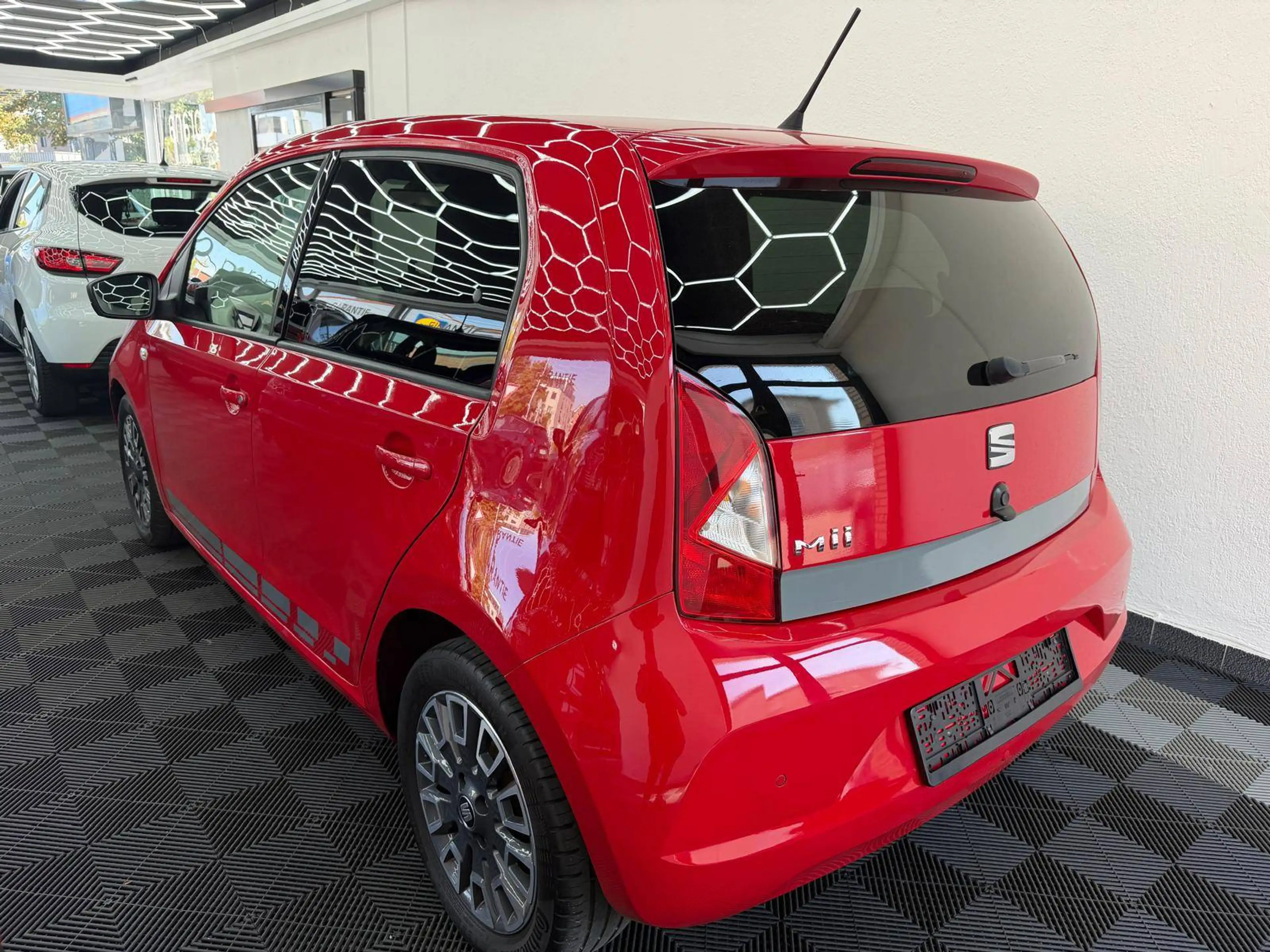SEAT Mii Chic*Alu*Lichtautomatik*PDC*Sitzheizung*Tempomat*Sehr gepflegt — photo 2