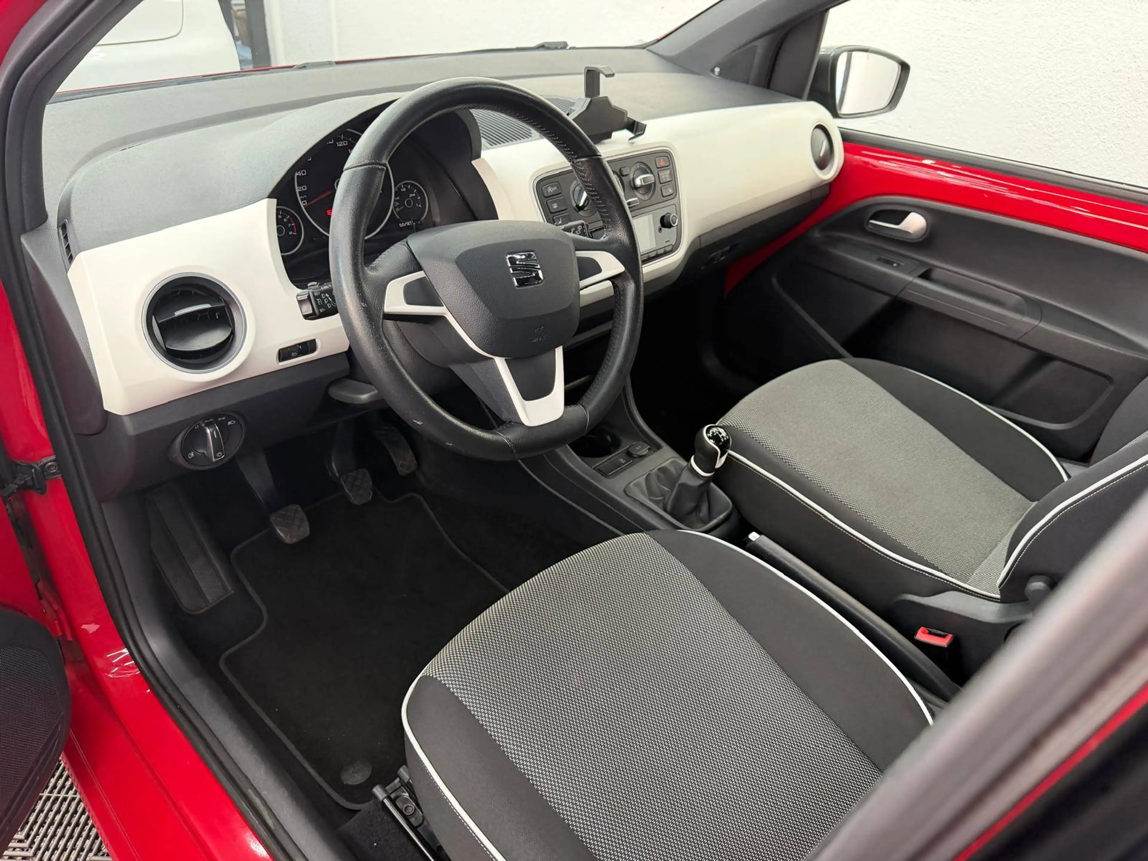 SEAT Mii Chic*Alu*Lichtautomatik*PDC*Sitzheizung*Tempomat*Sehr gepflegt — photo 5