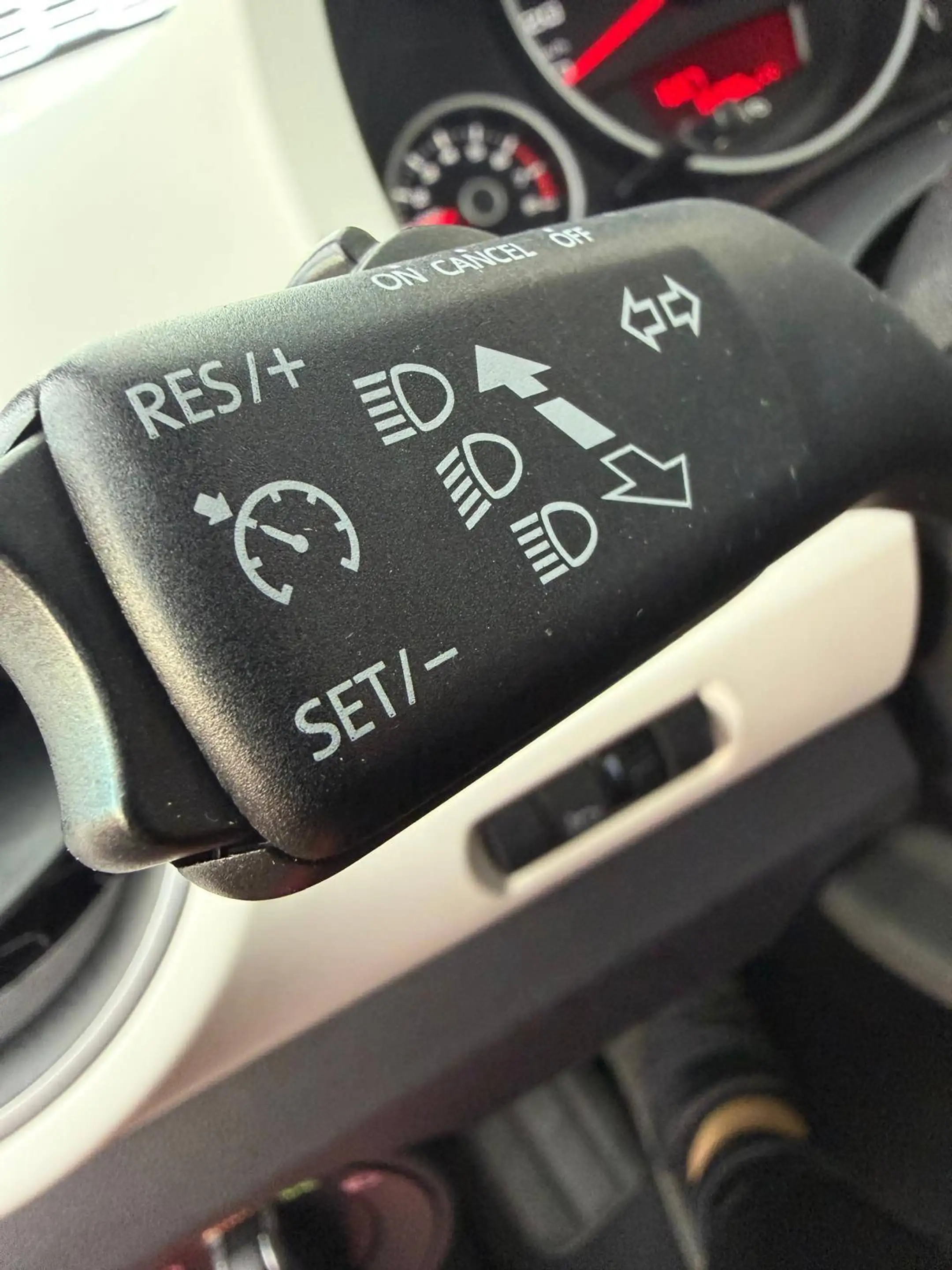 SEAT Mii Chic*Alu*Lichtautomatik*PDC*Sitzheizung*Tempomat*Sehr gepflegt — photo 15