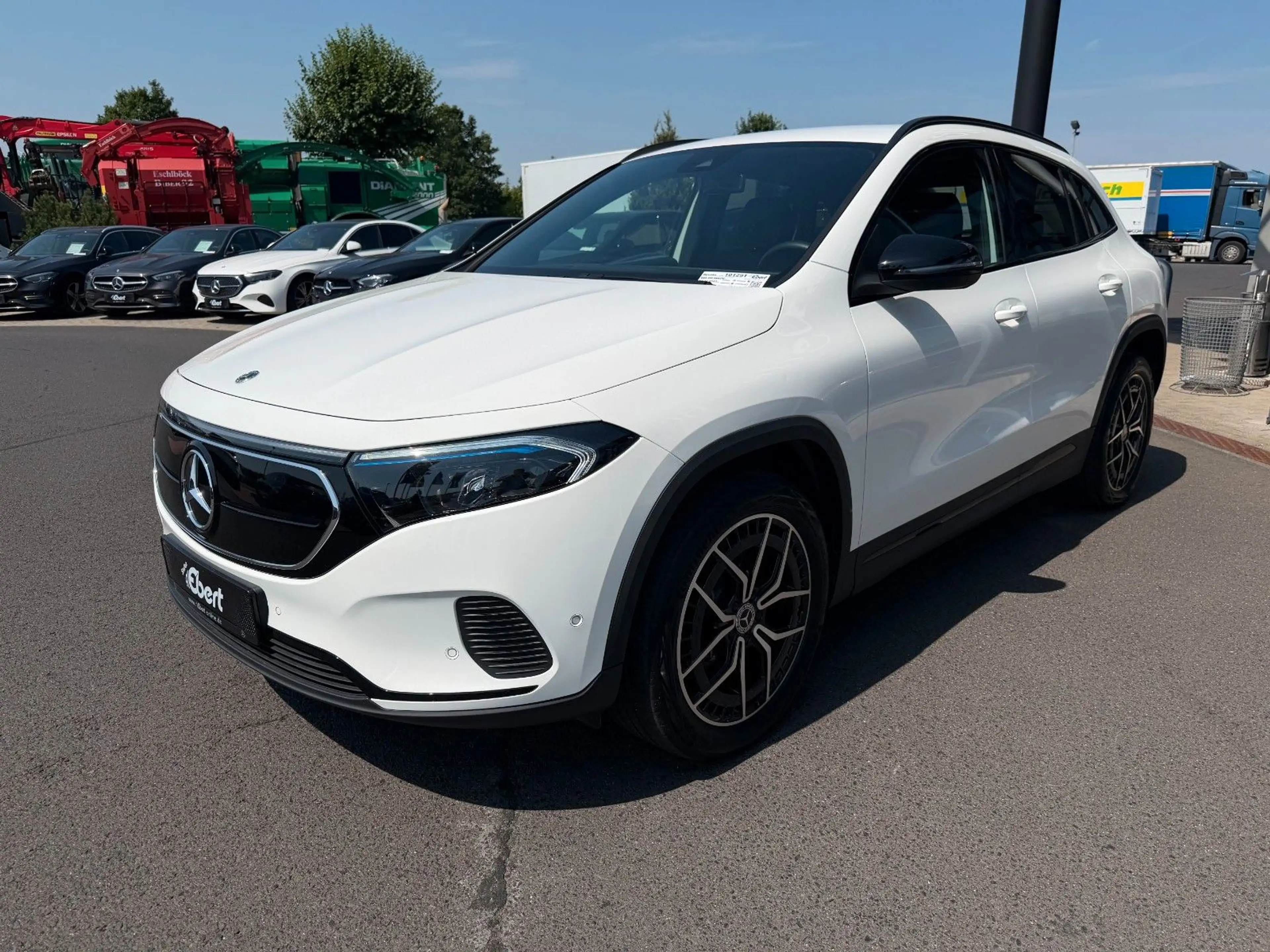 Mercedes-Benz EQA 300 4M Progressive+19AMG+RKF+TotW+Ambiente+ — photo 2