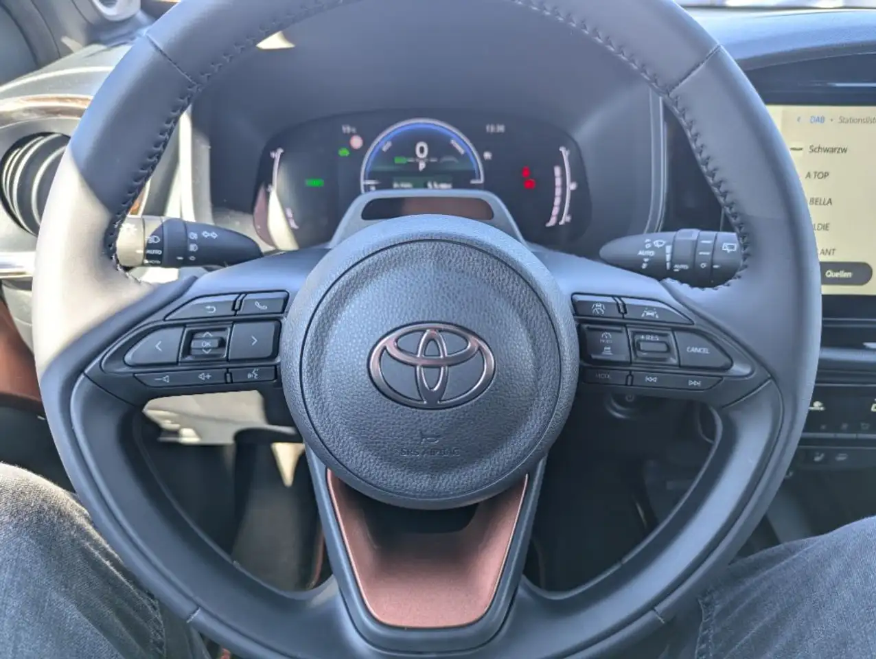 Toyota Aygo X 1,5 Hybrid Lounge FALTDACH, JBL Sound 11